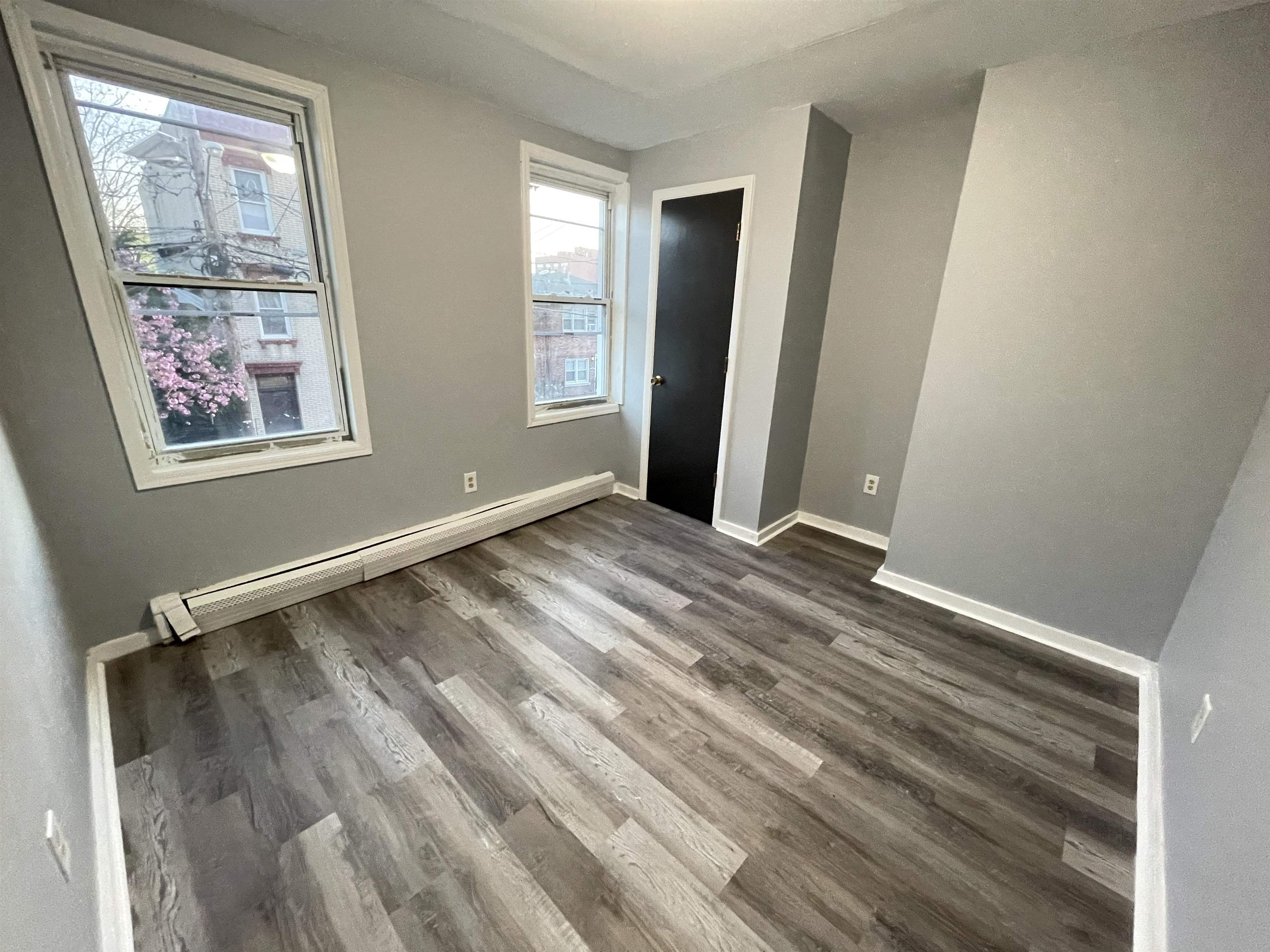 74 HUTTON ST Unit: 3E