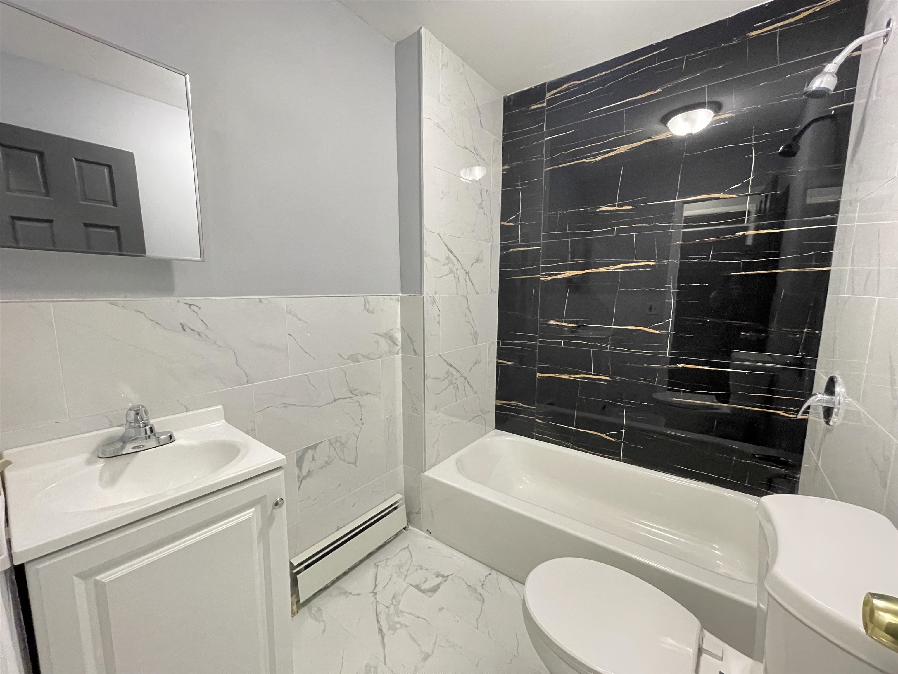 74 HUTTON ST Unit: 3E