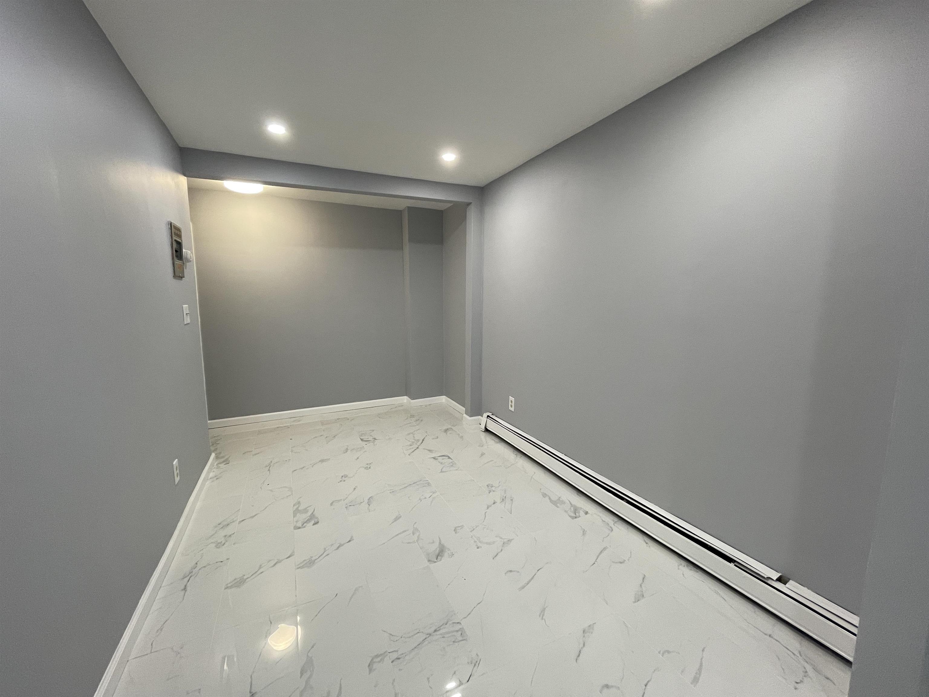 74 HUTTON ST Unit: 3E