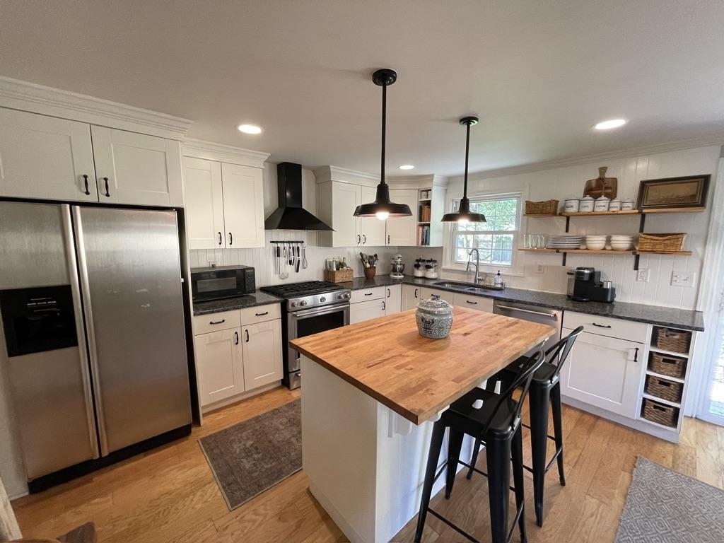 353 ACACIA RD