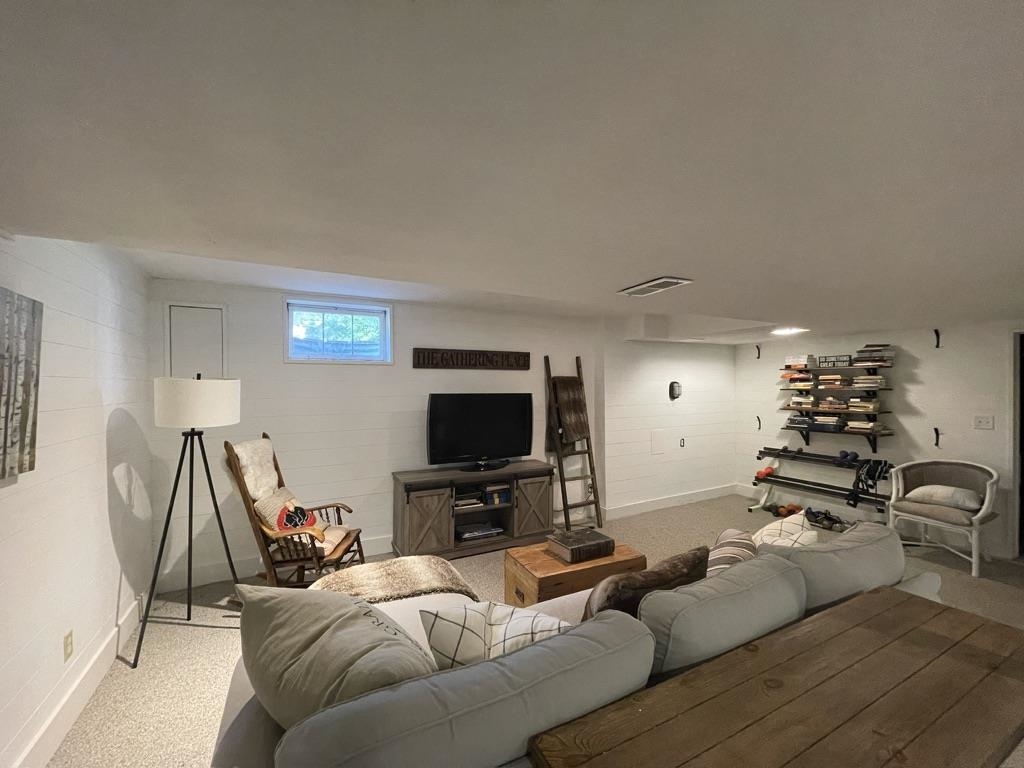 353 ACACIA RD