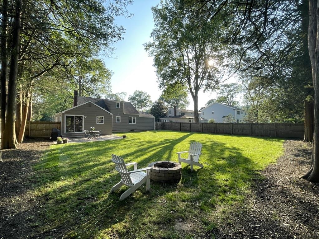 353 ACACIA RD