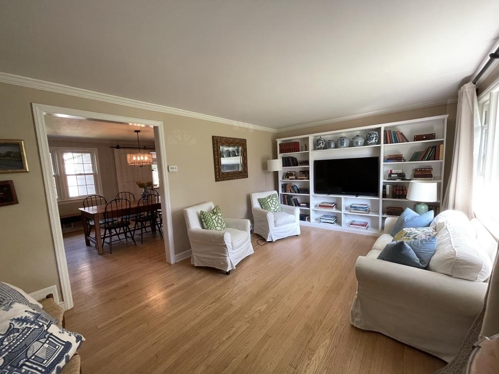 353 ACACIA RD
