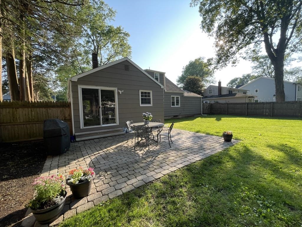 353 ACACIA RD