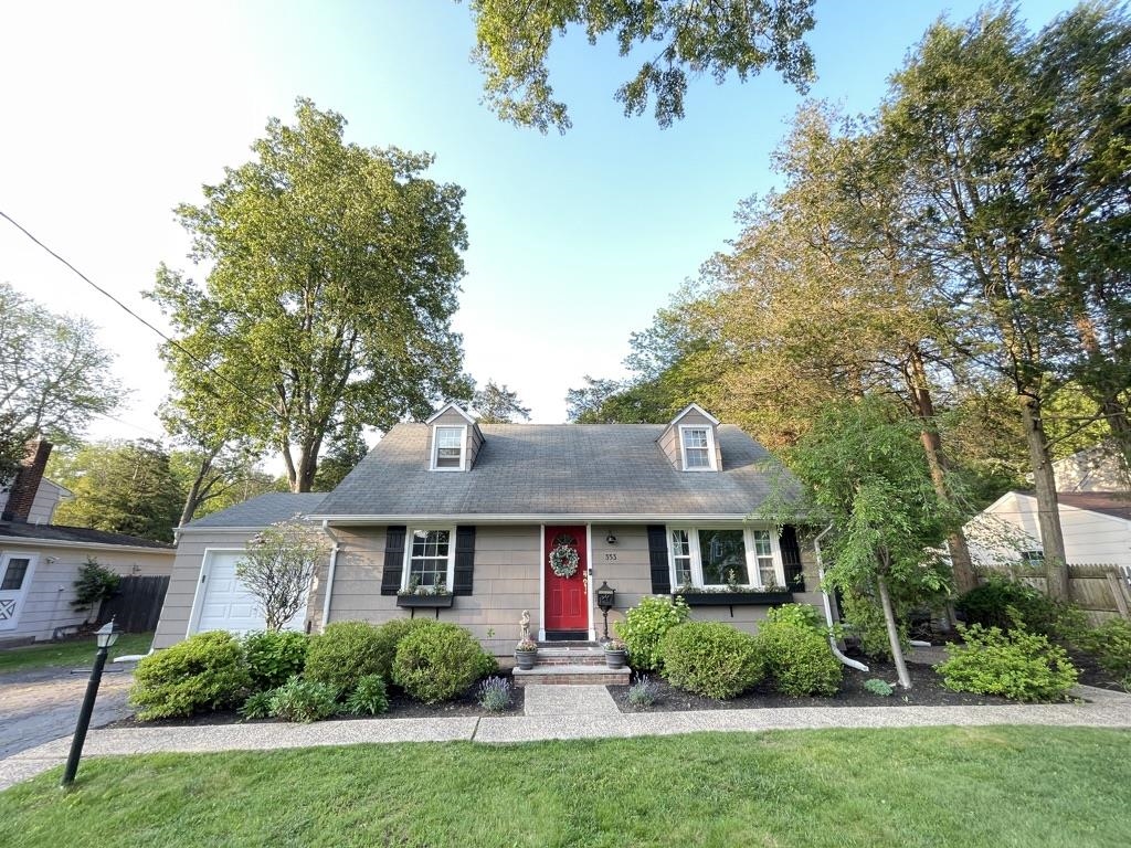 353 ACACIA RD