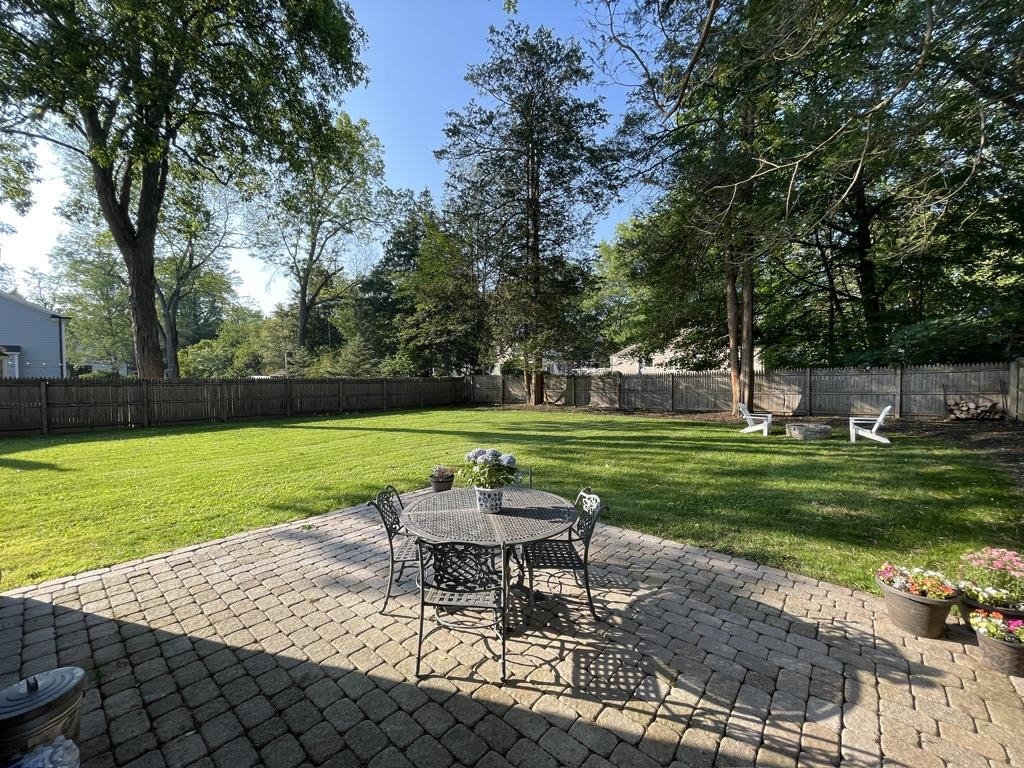 353 ACACIA RD