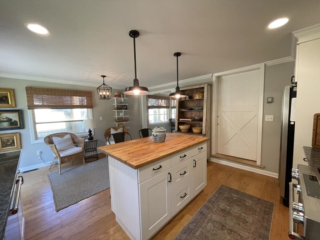 353 ACACIA RD
