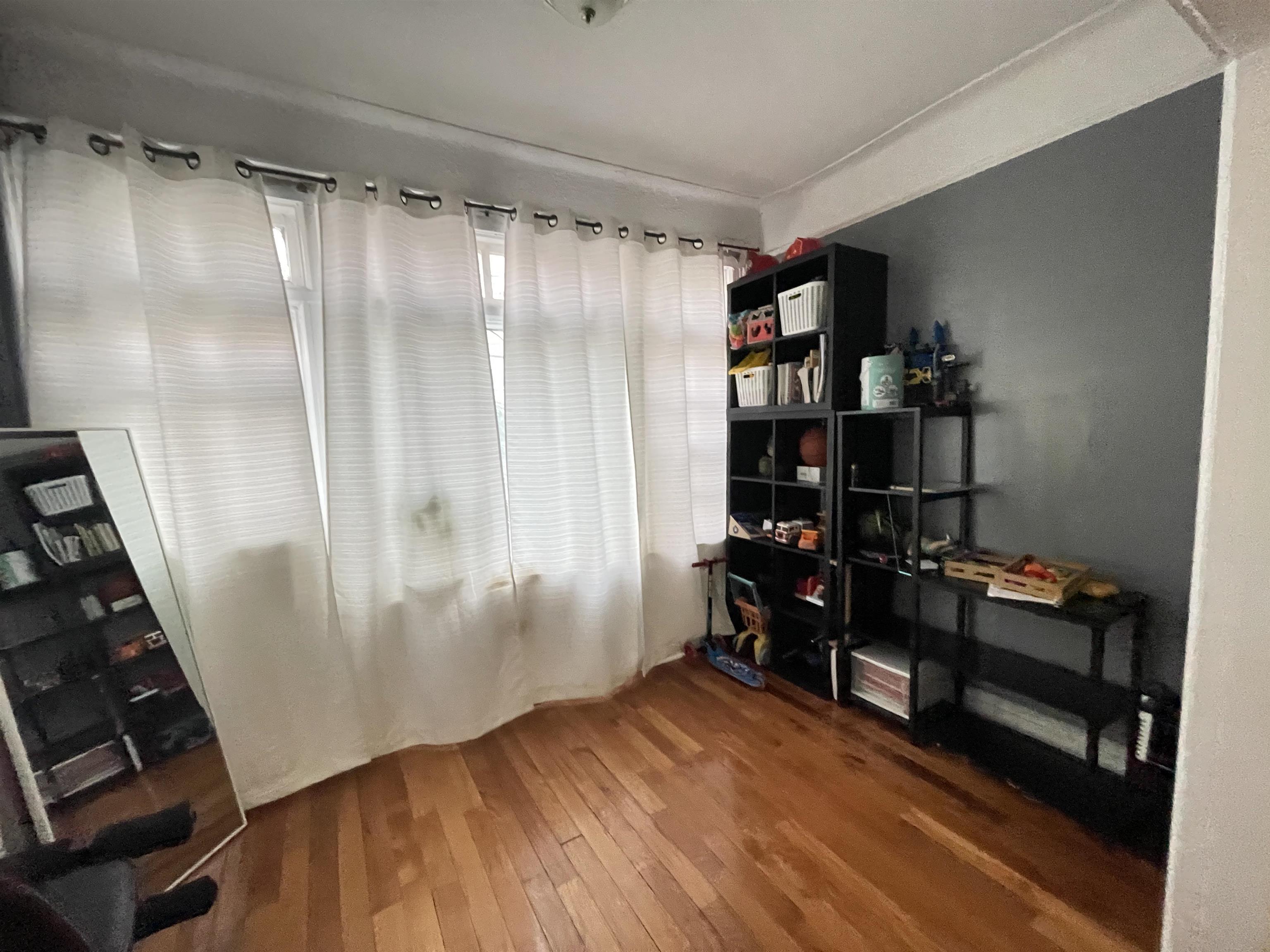 33 CLERK ST