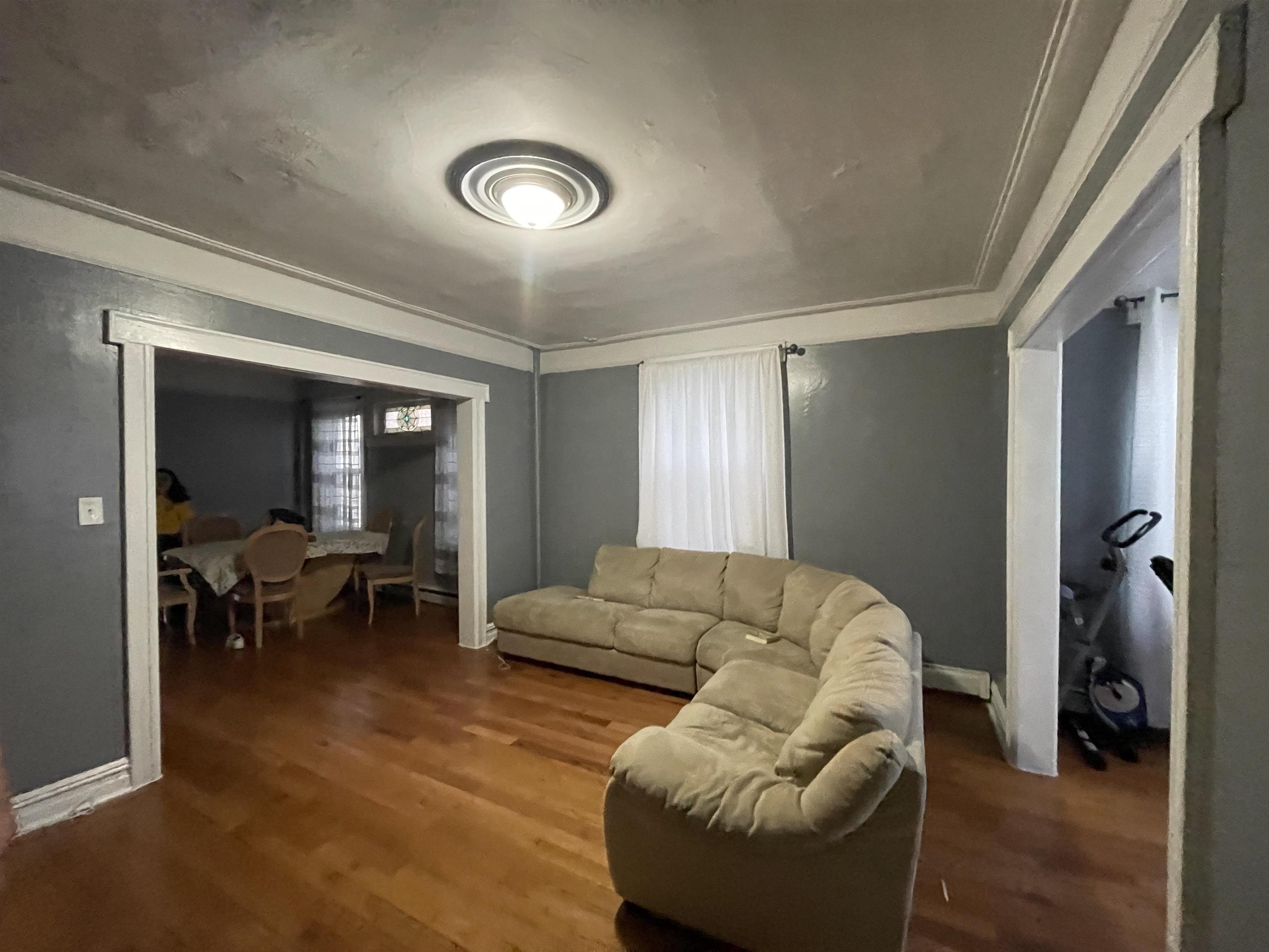 33 CLERK ST