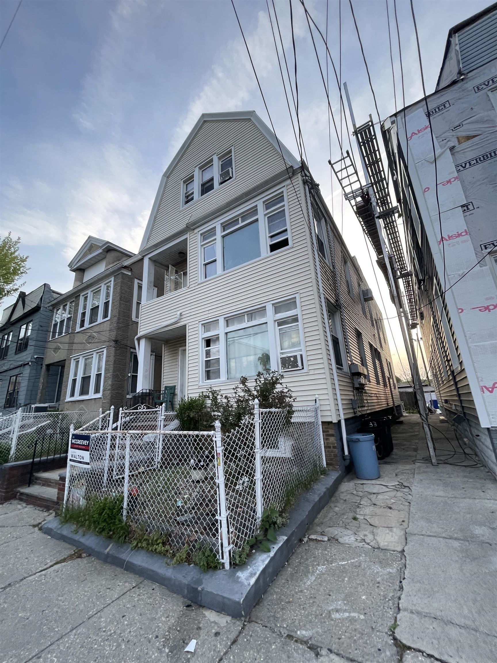 33 CLERK ST