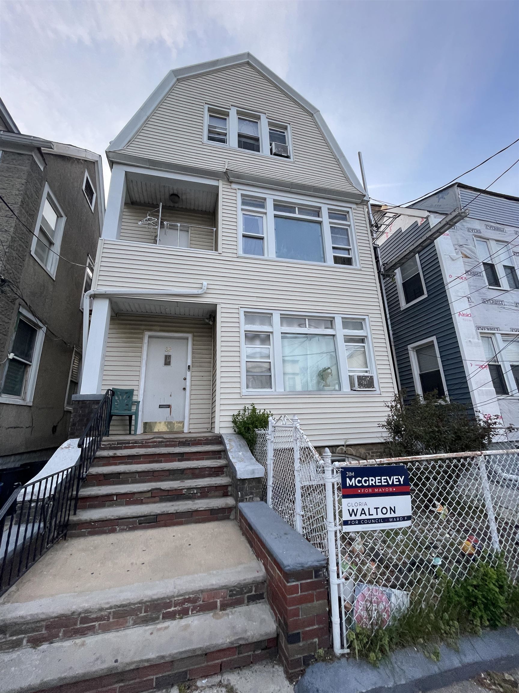 33 CLERK ST