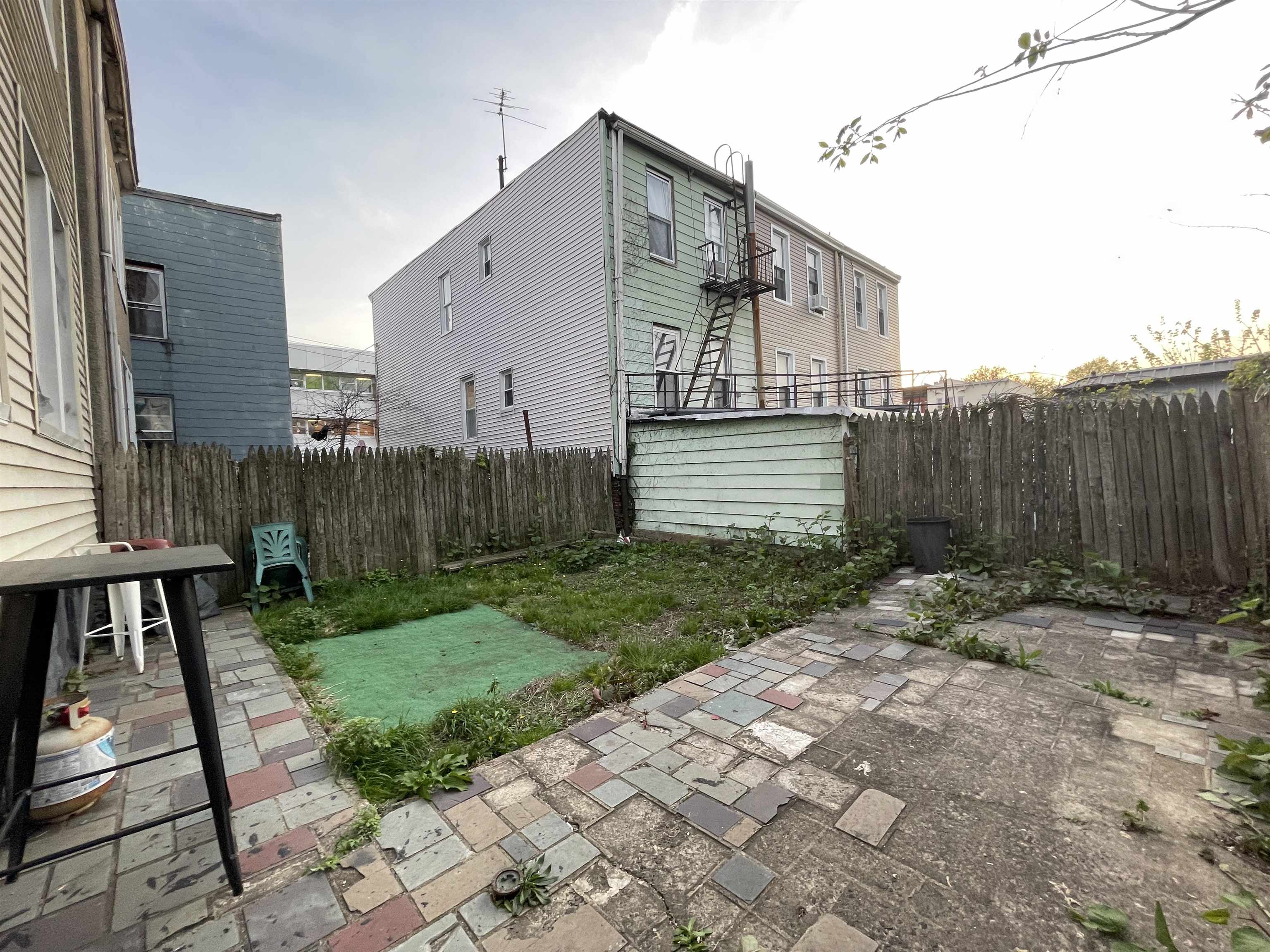 33 CLERK ST