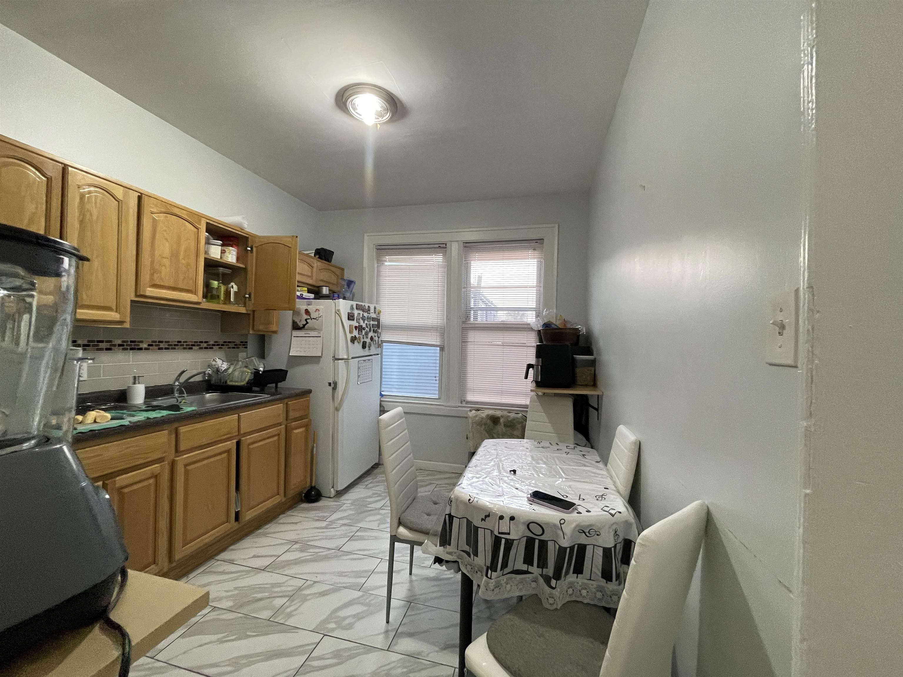 33 CLERK ST