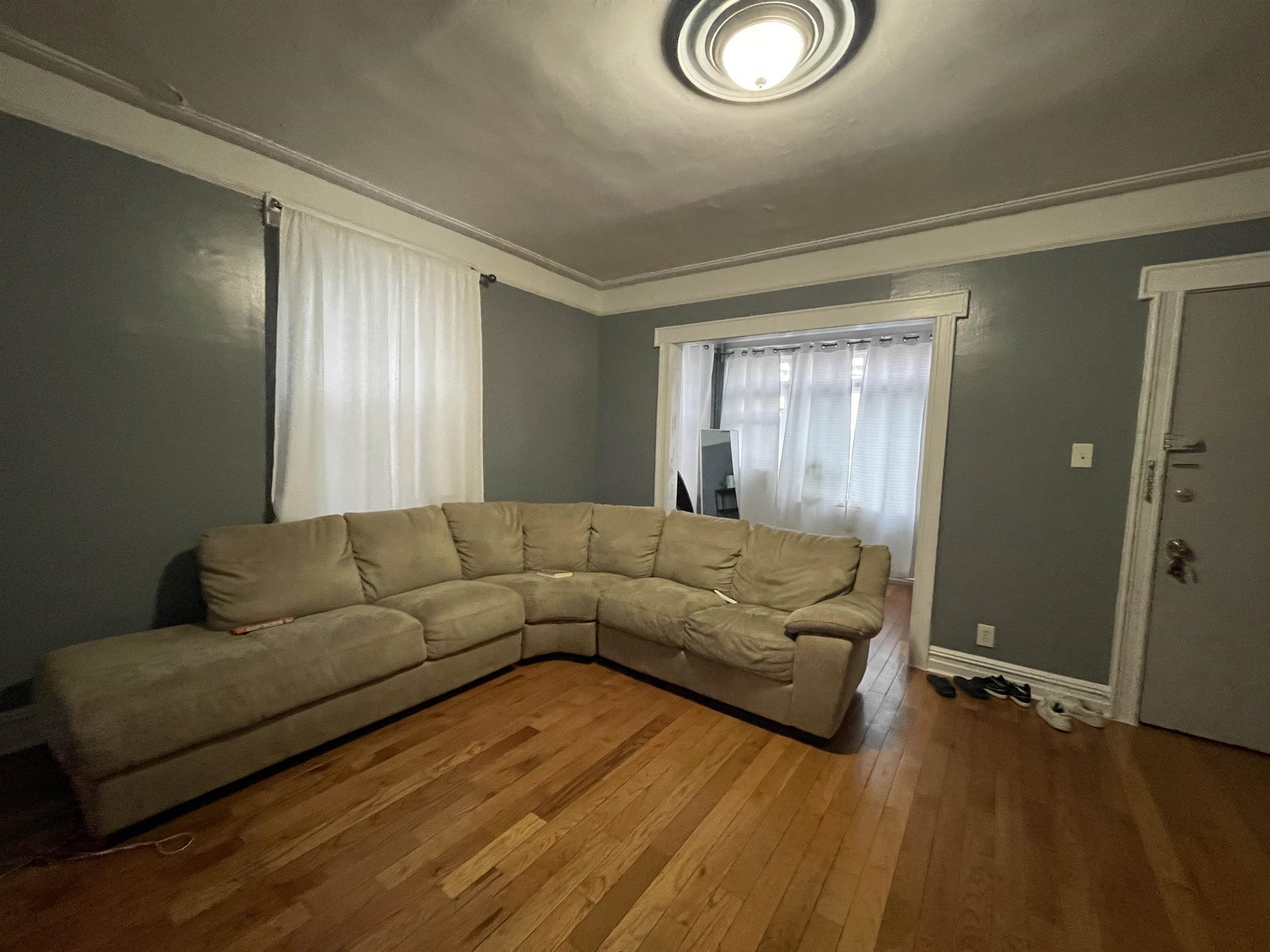 33 CLERK ST