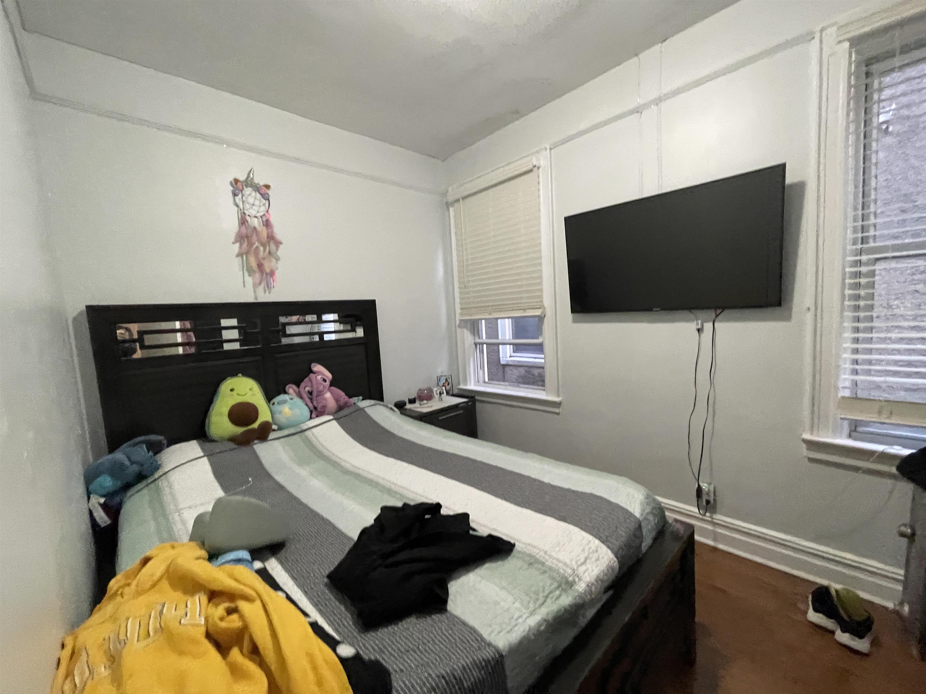 33 CLERK ST