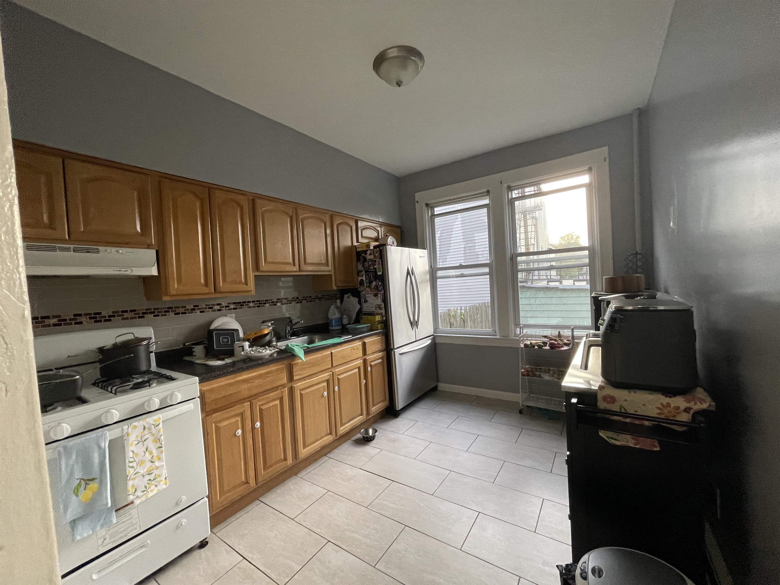 33 CLERK ST