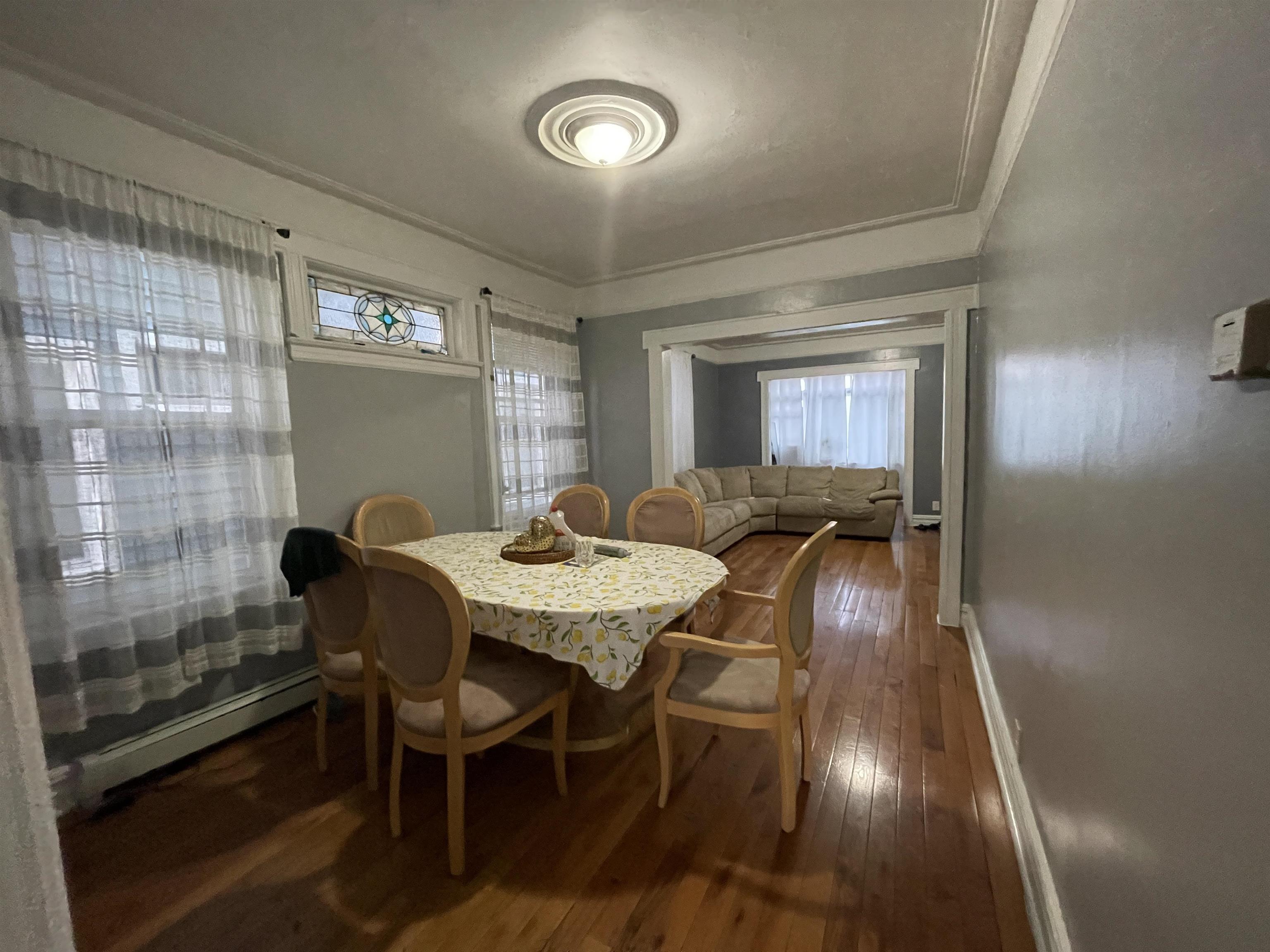 33 CLERK ST
