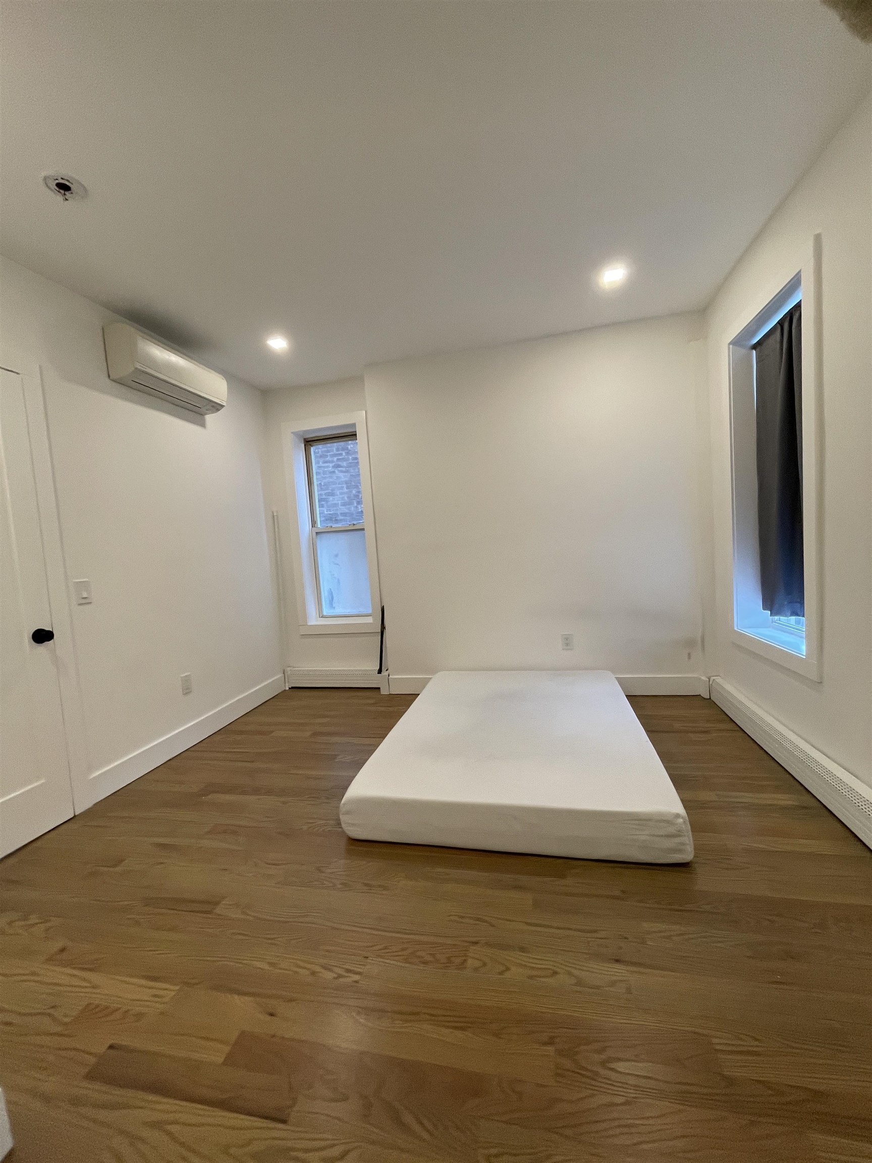 232 VAN HORNE ST Unit: 4