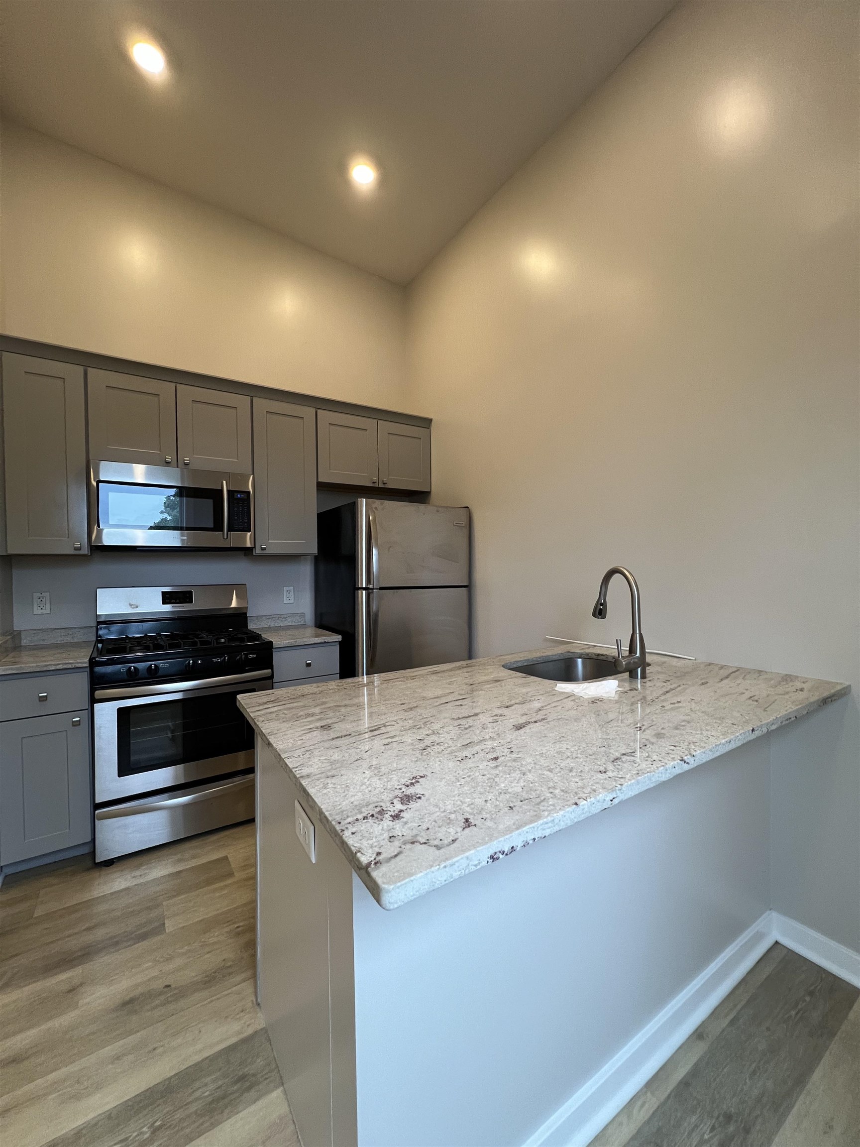304 EGE AVE Unit: 2R