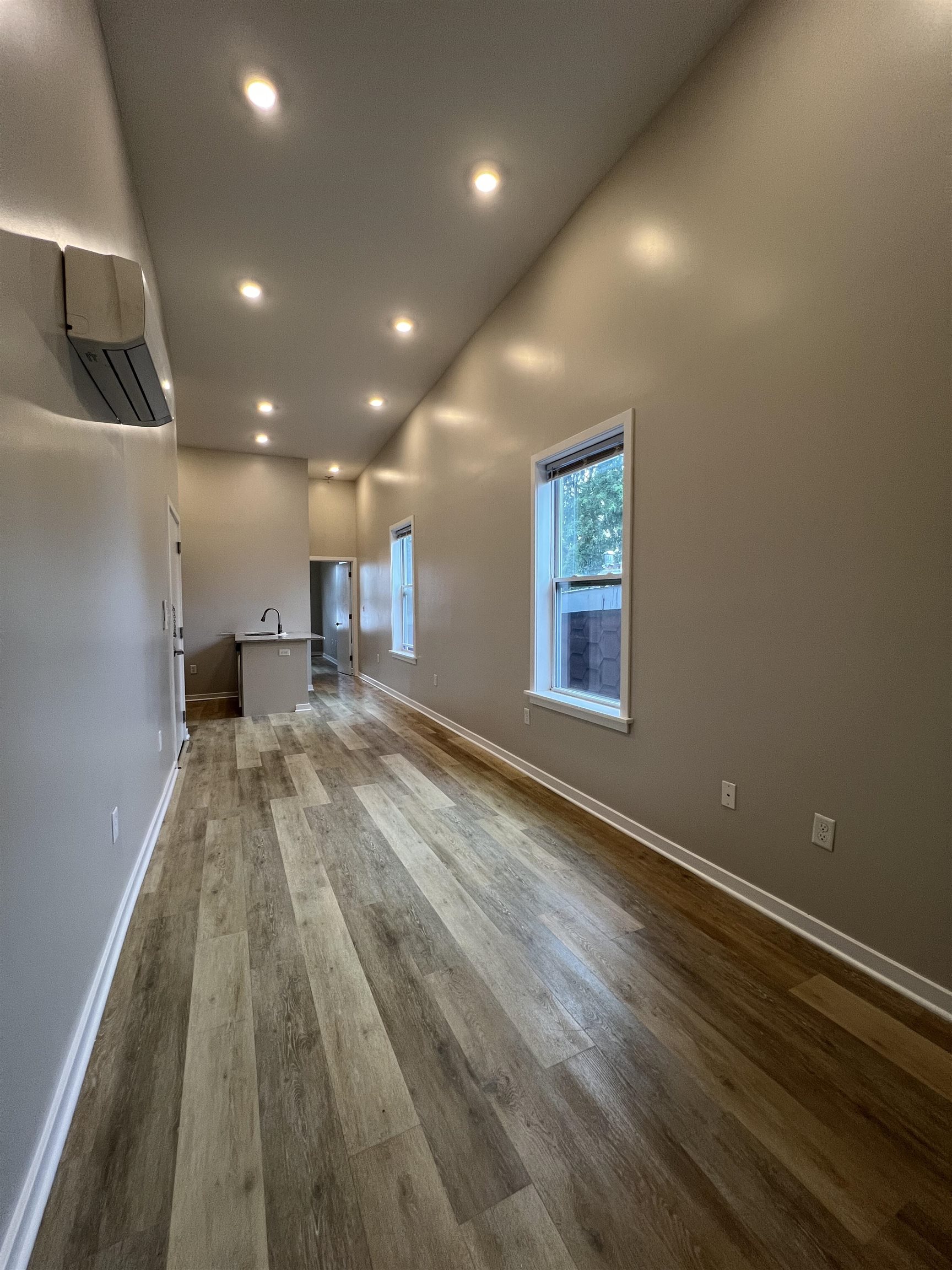 304 EGE AVE Unit: 2R