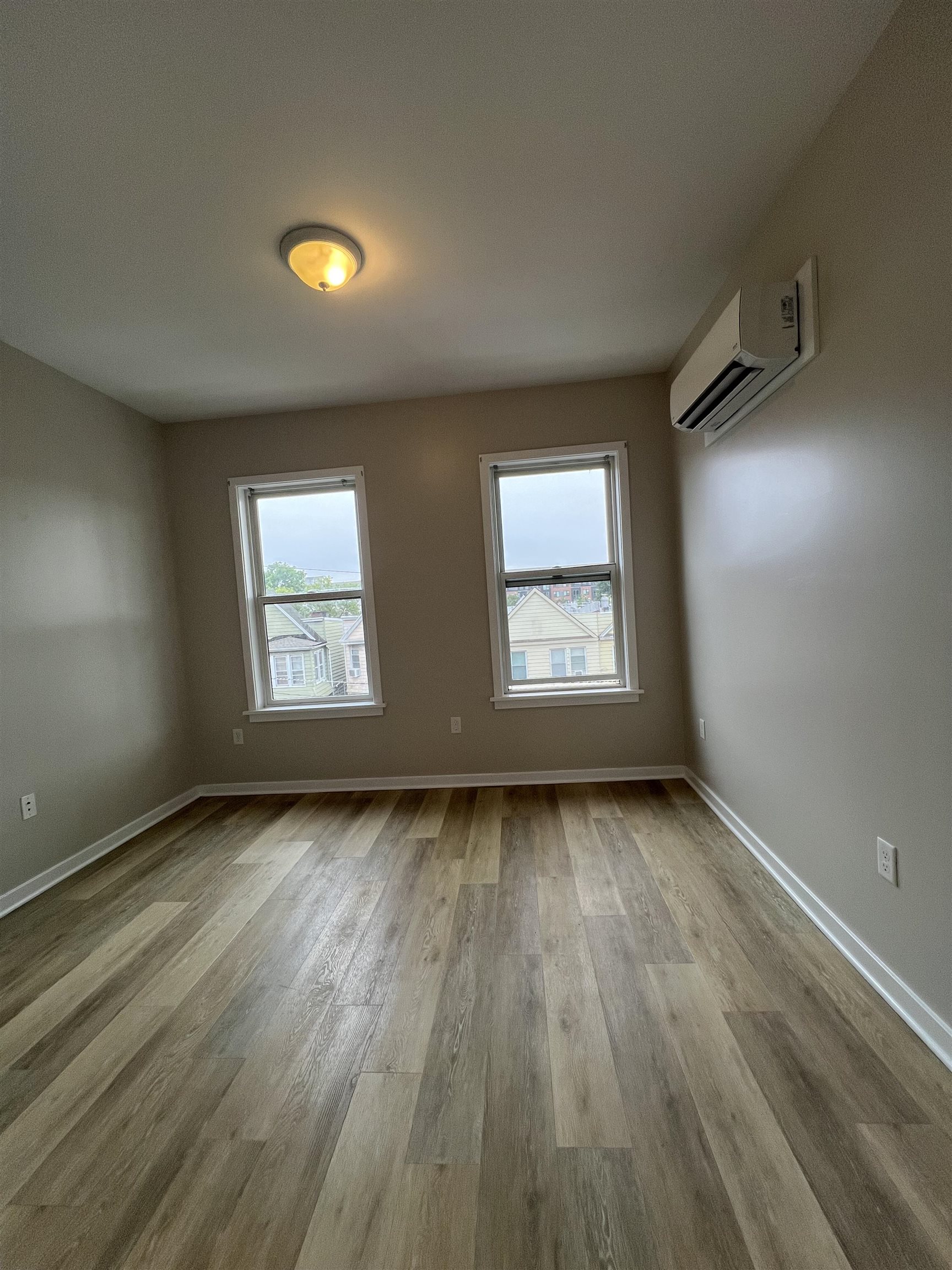304 EGE AVE Unit: 2R