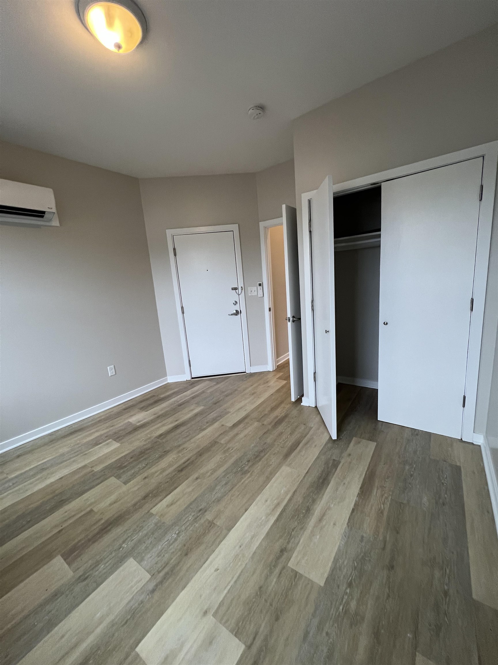 304 EGE AVE Unit: 2R