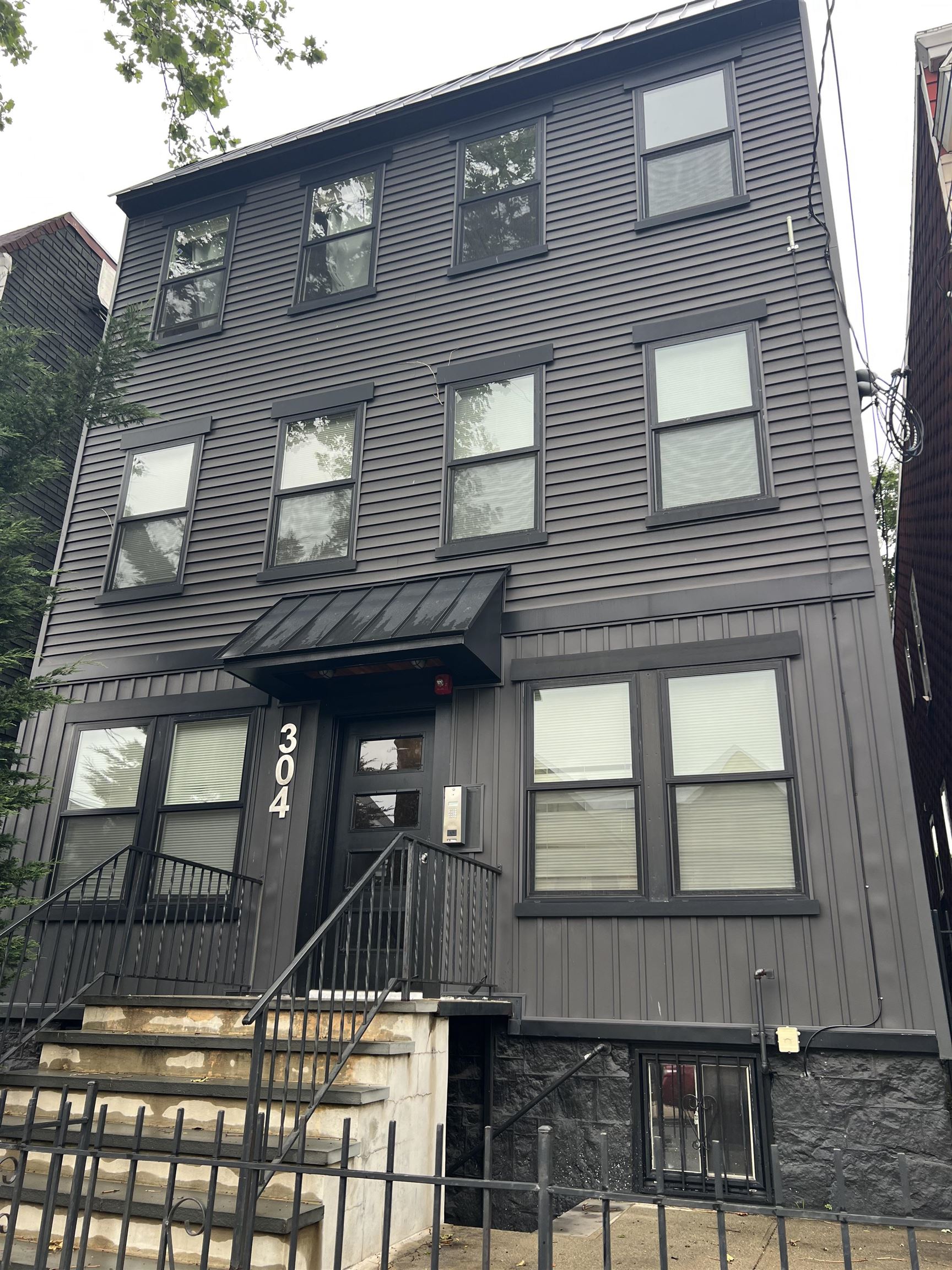 304 EGE AVE Unit: 2R
