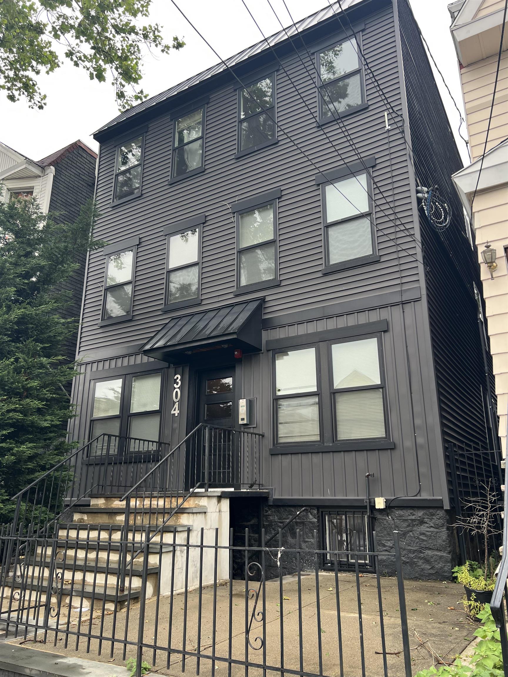 304 EGE AVE Unit: 2R