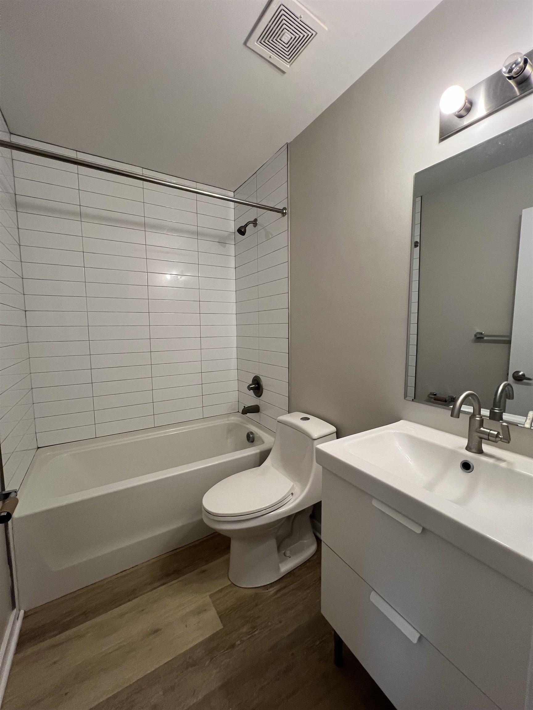 304 EGE AVE Unit: 2R
