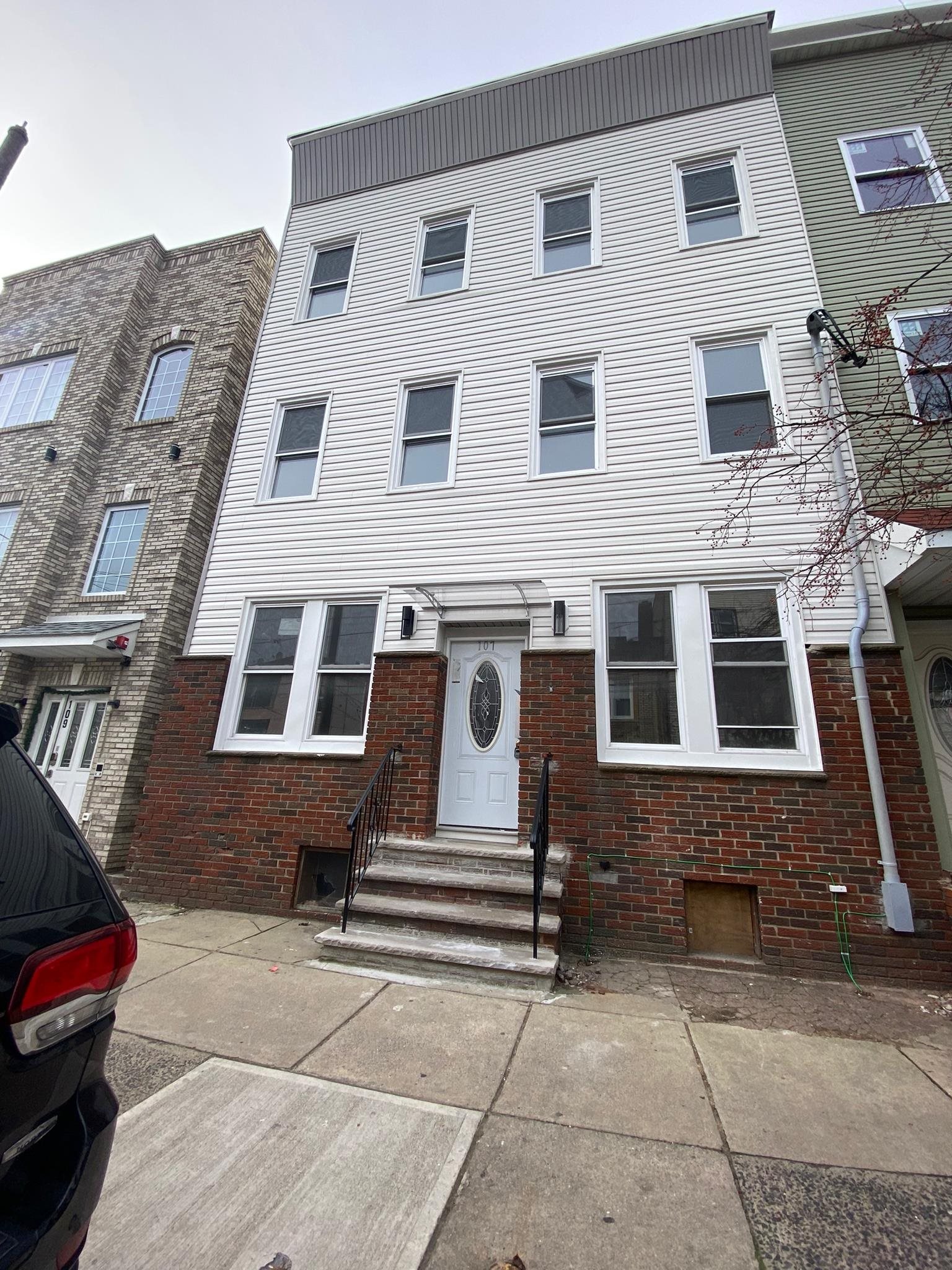107 MAGAZINE ST Unit: 2R