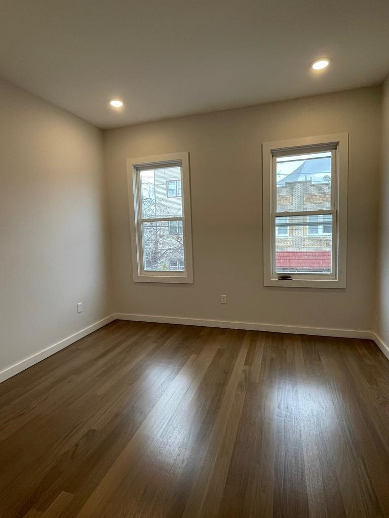107 MAGAZINE ST Unit: 2R
