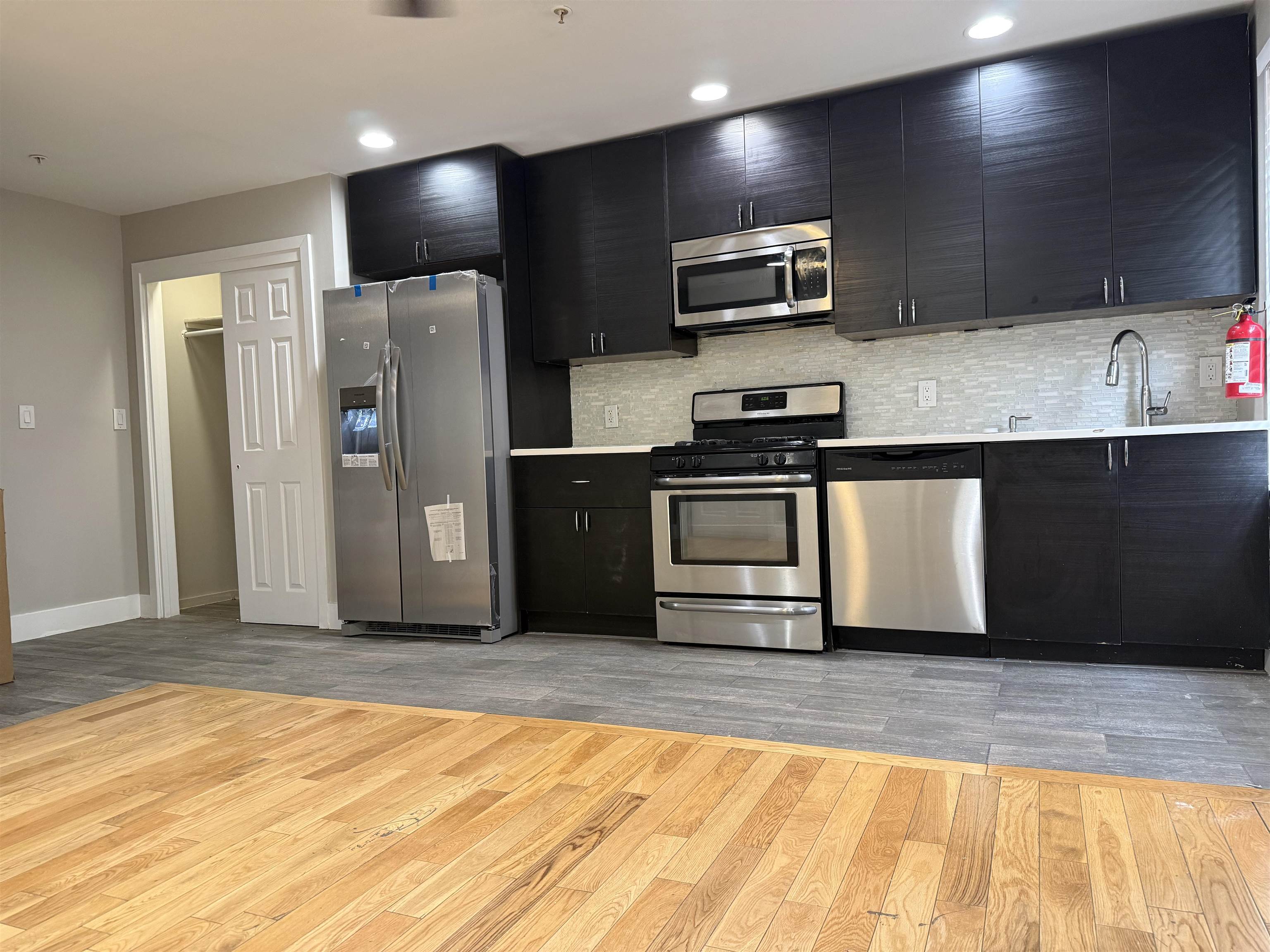 73-75 FERRY ST Unit: 7
