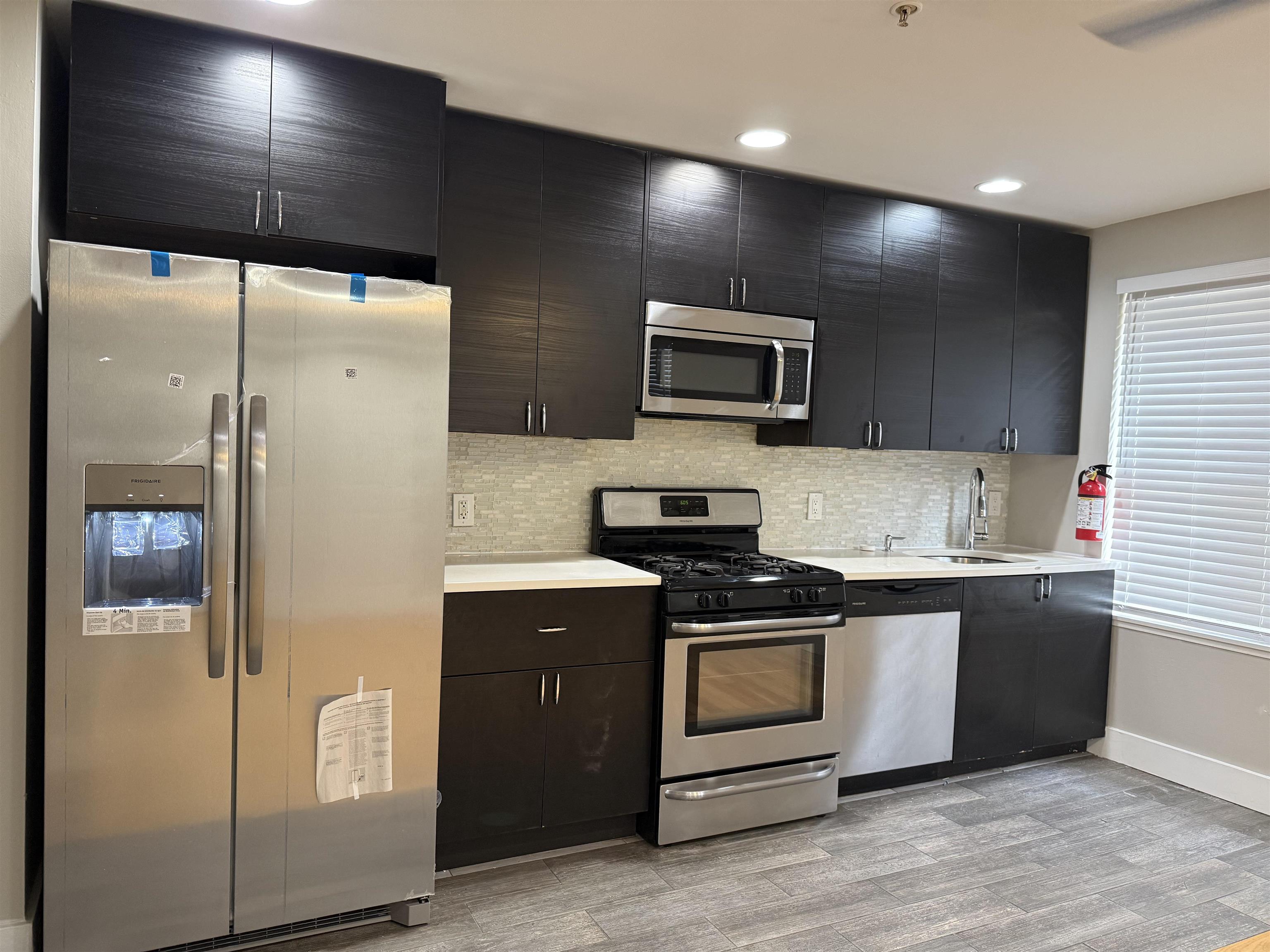73-75 FERRY ST Unit: 7
