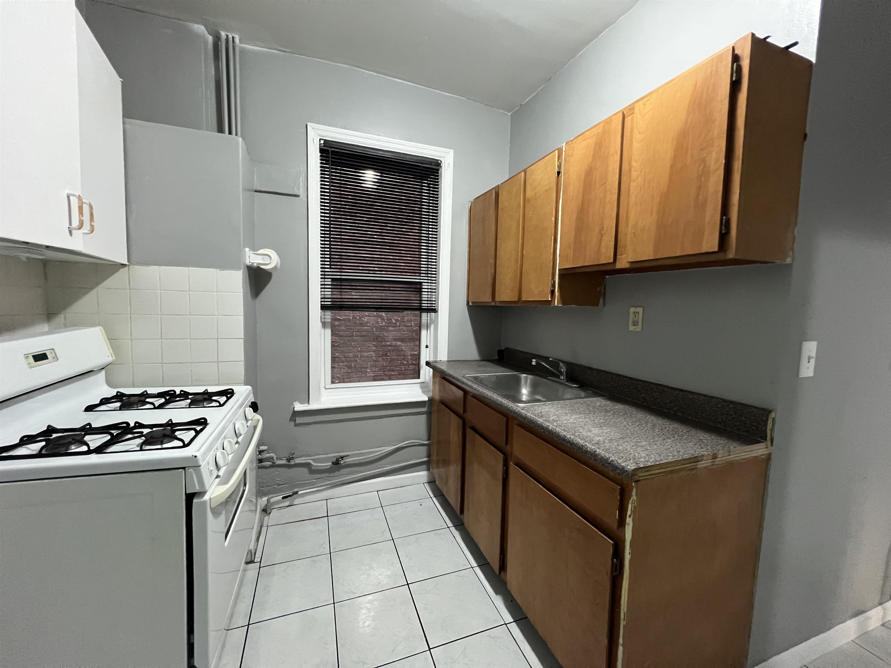 32 BROADWAY Unit: 1