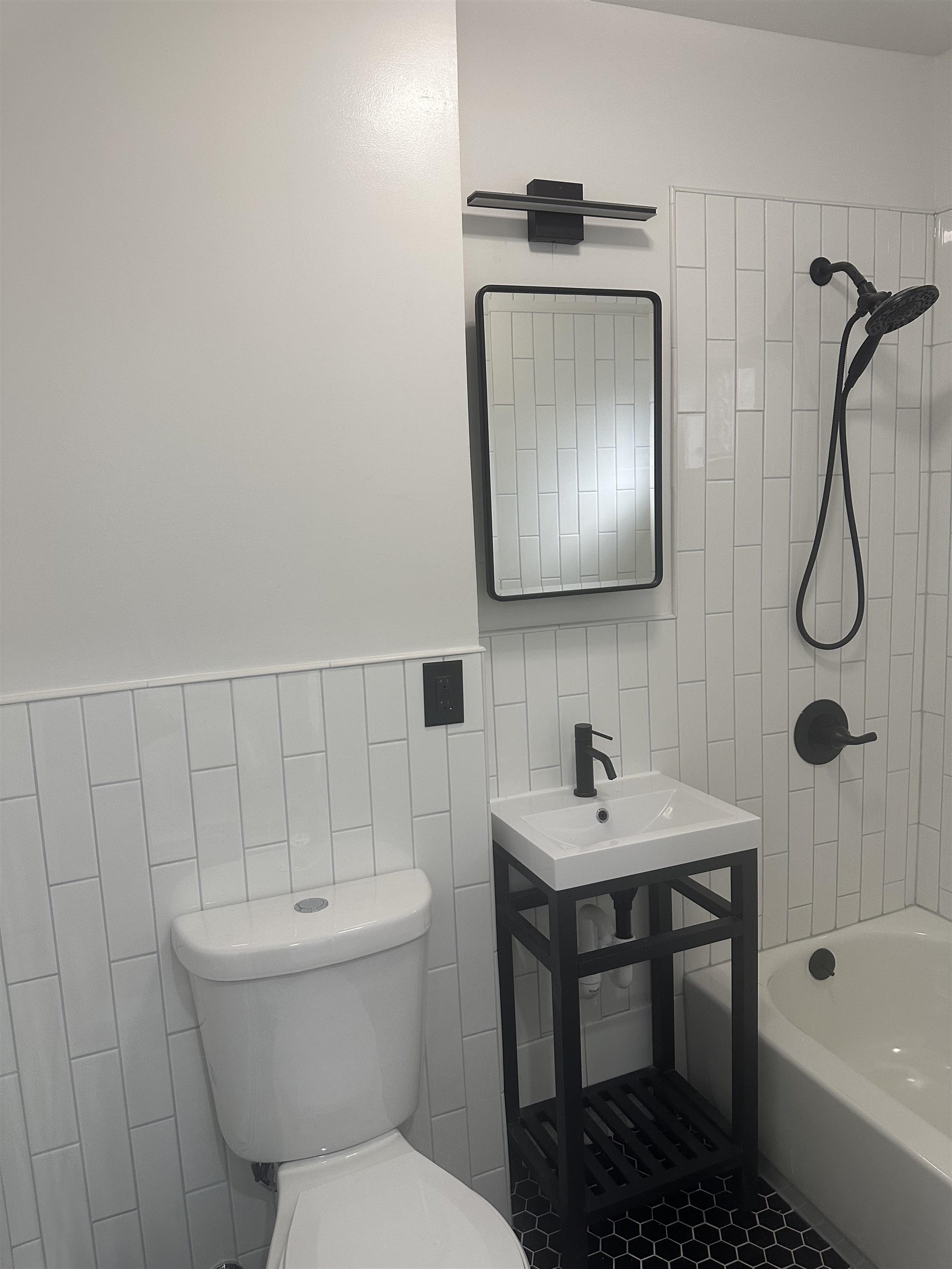 107 MAGNOLIA AVE Unit: 2R