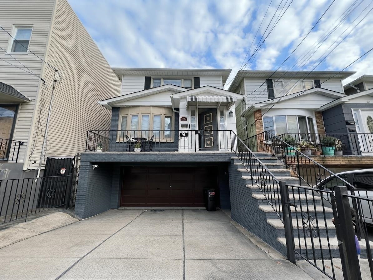100 HANCOCK AVE