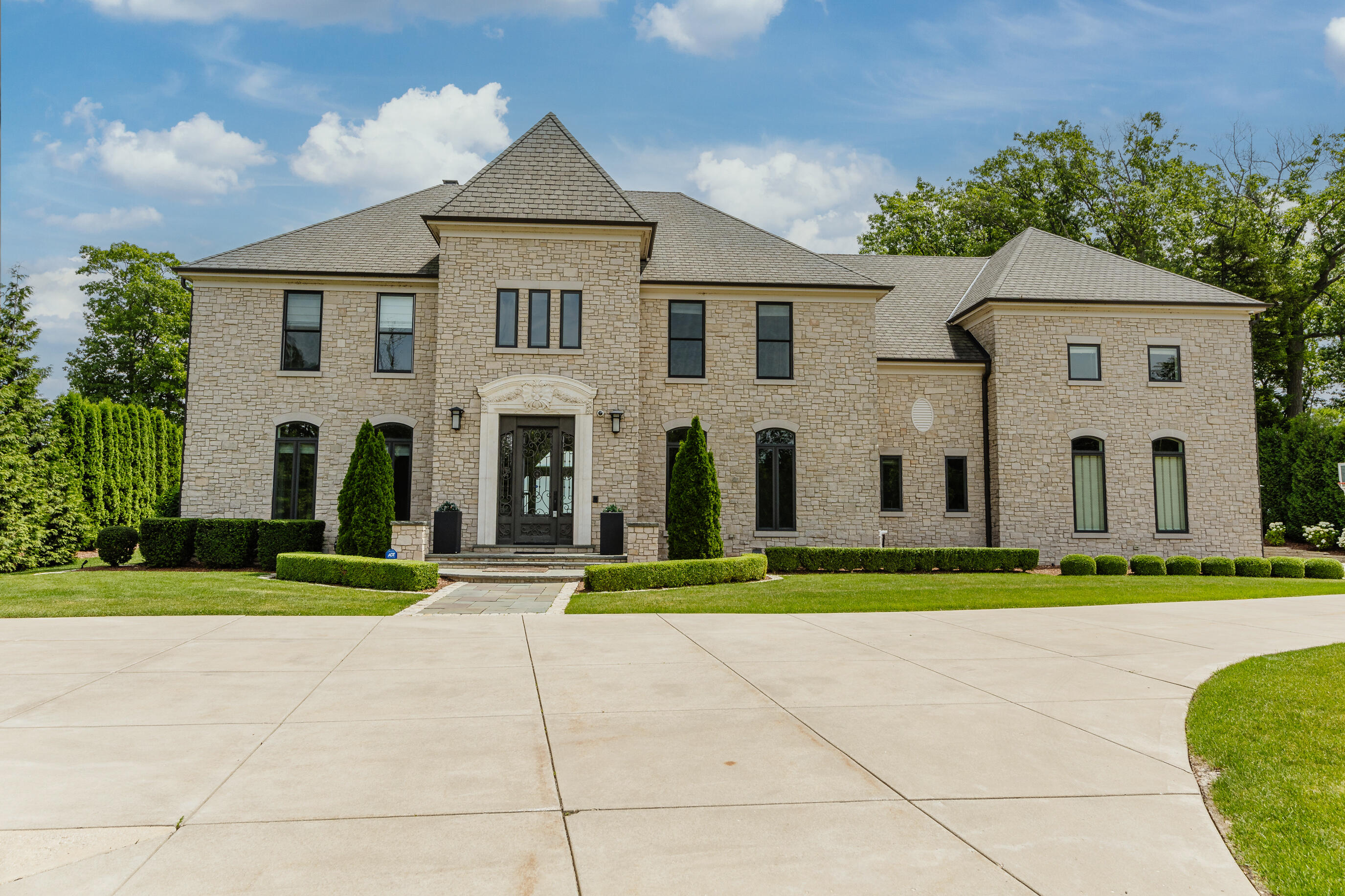6702 N Lake Dr