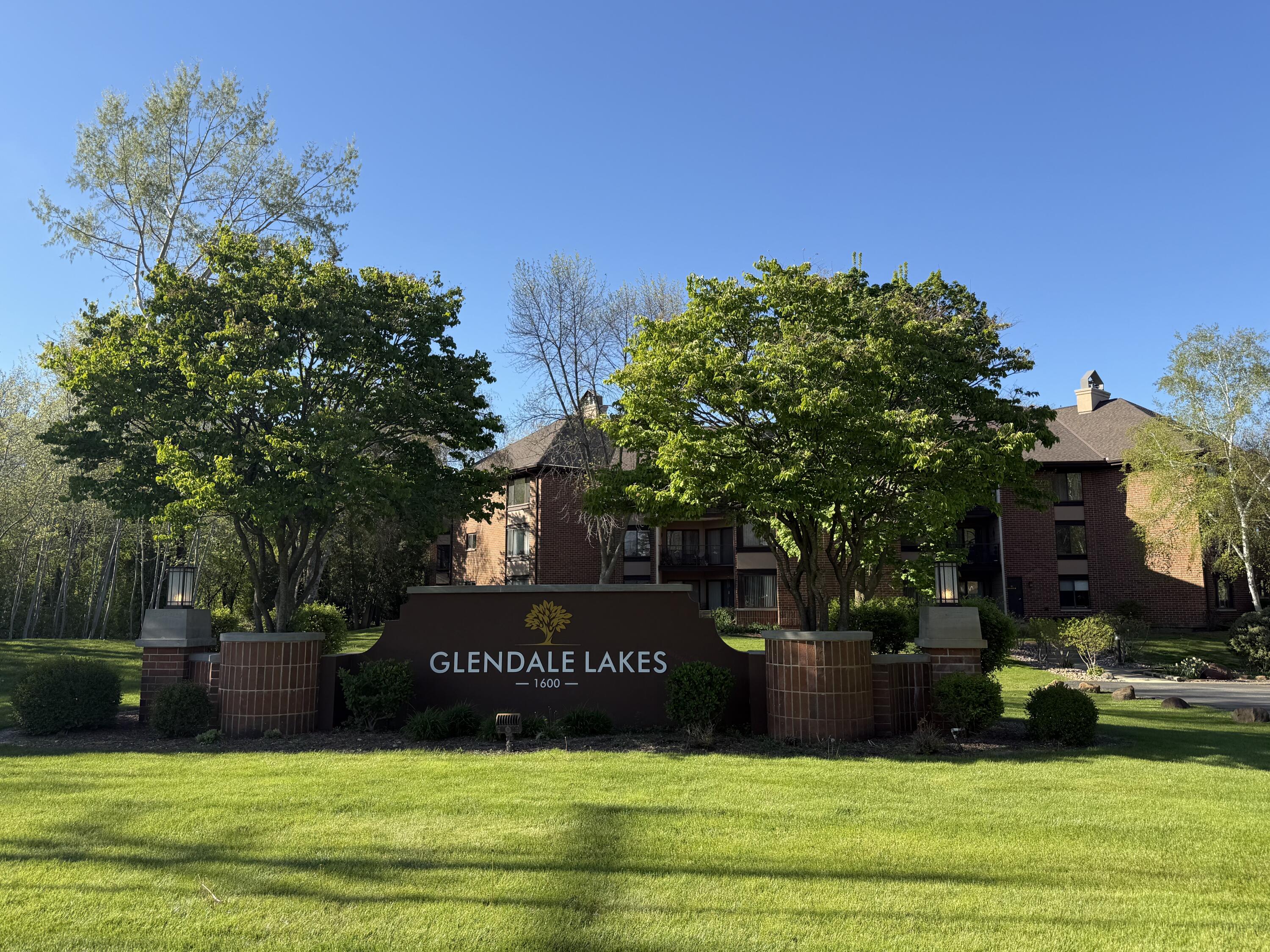 1600 W Green Tree Rd Unit: 225