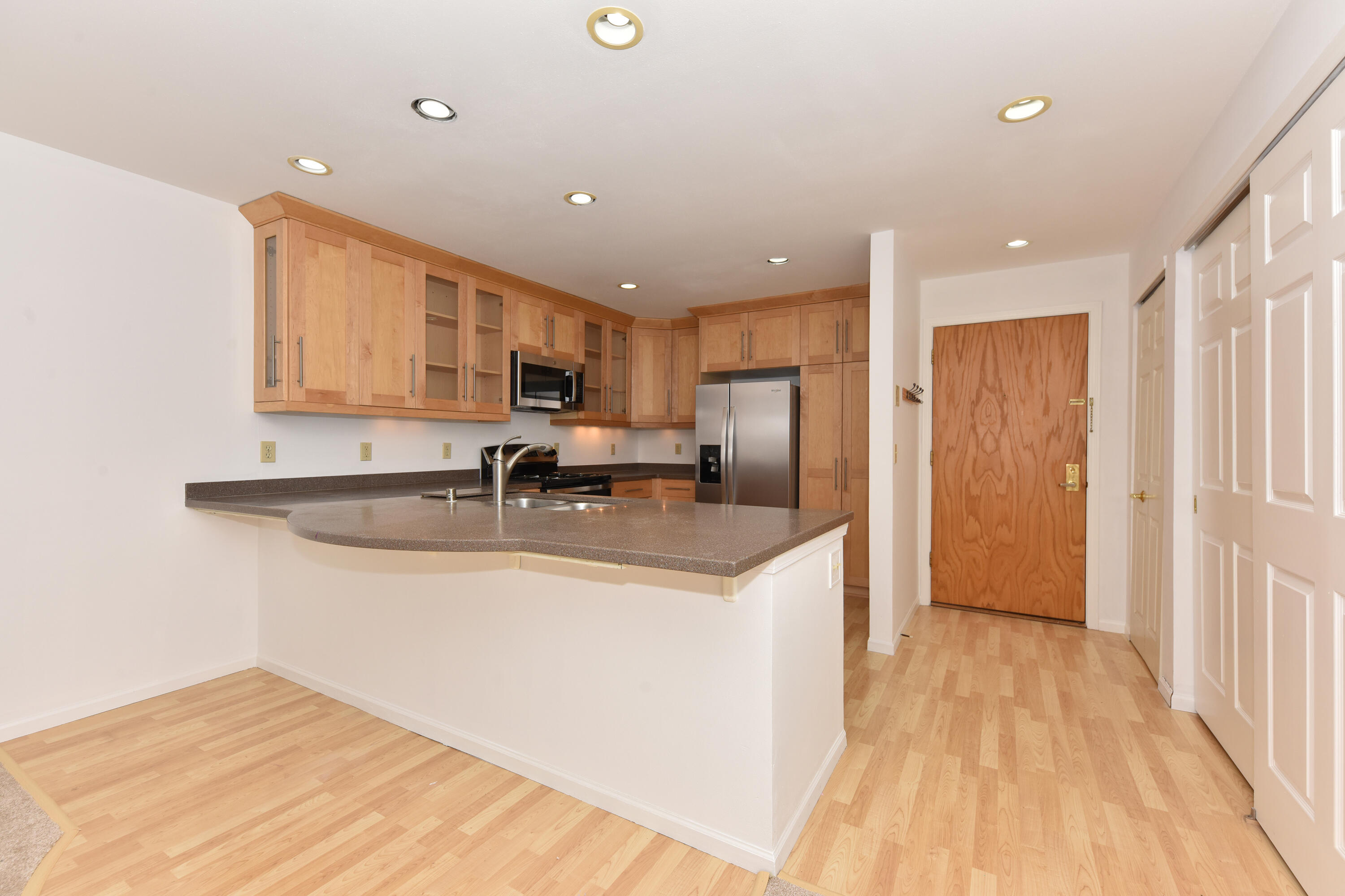 1600 W Green Tree Rd Unit: 225