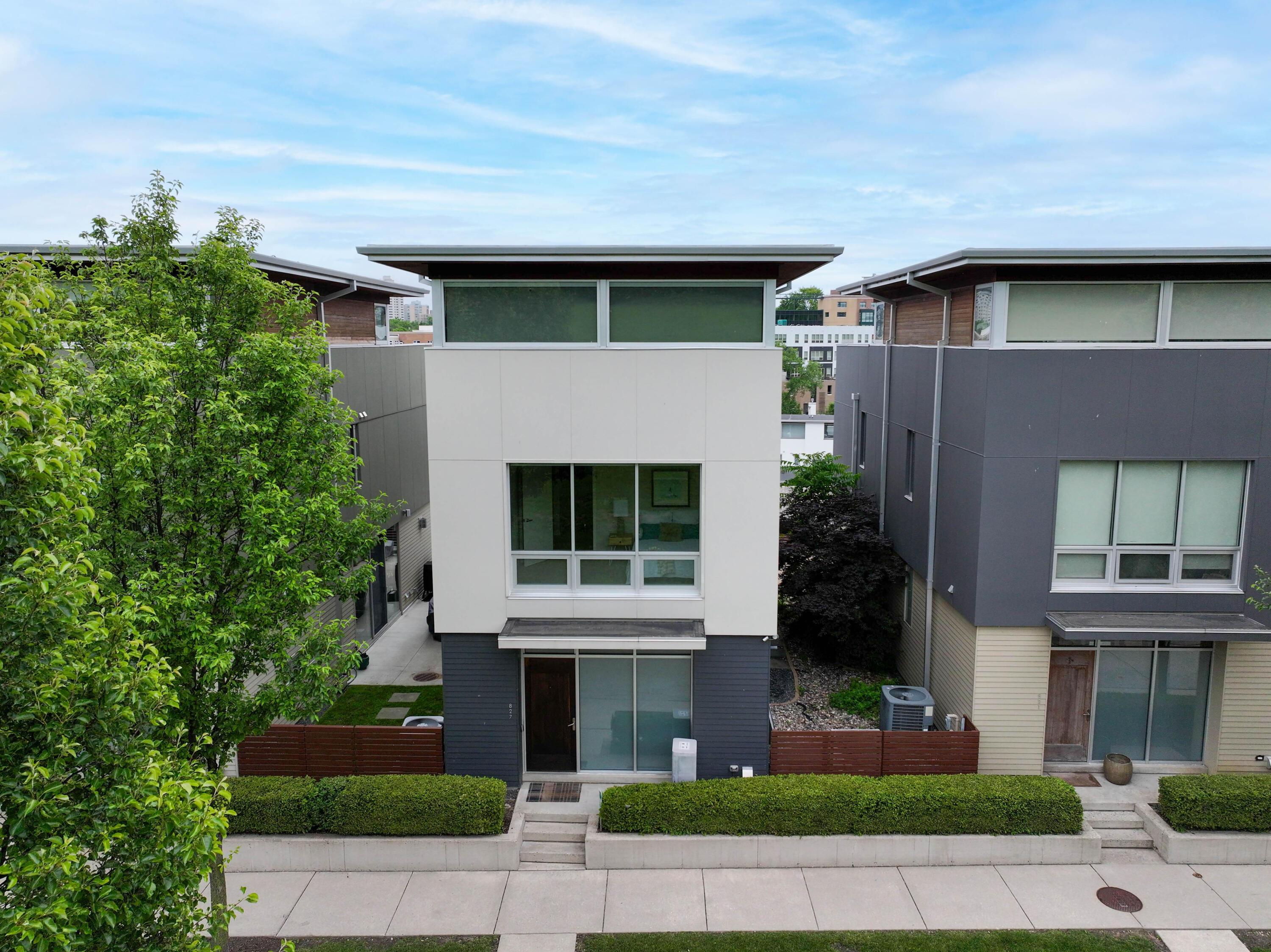 827 E Reservoir Ave, 827