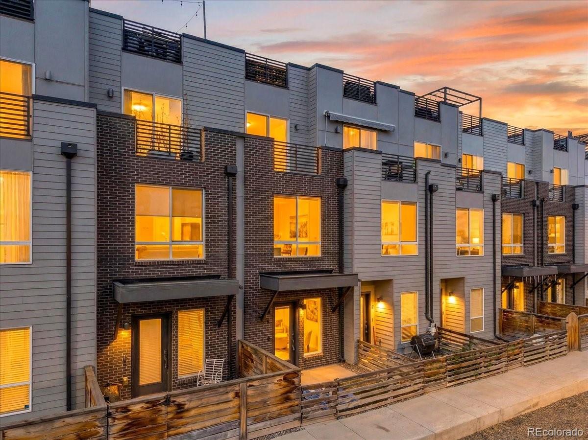 3520 W Conejos Place Unit: 11