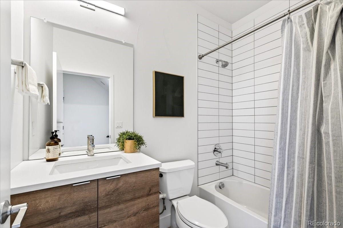 3520 W Conejos Place Unit: 11