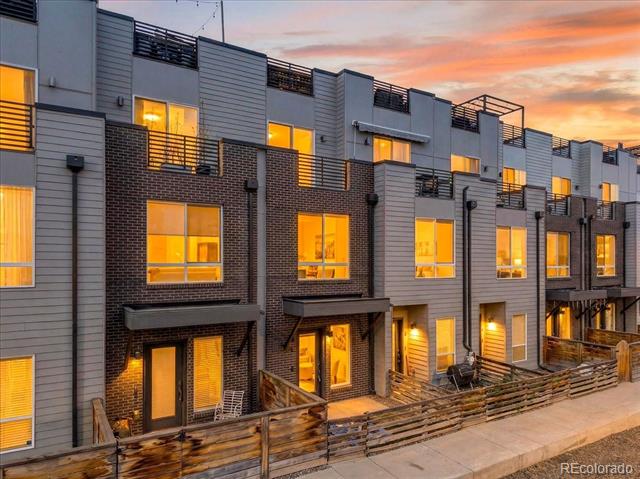 3520 W Conejos Place Unit: 11