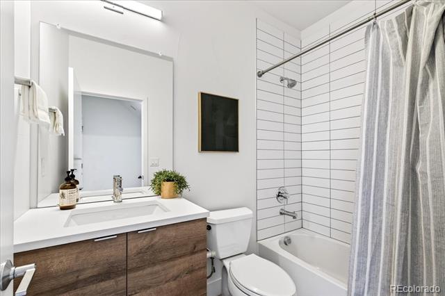 3520 W Conejos Place Unit: 11