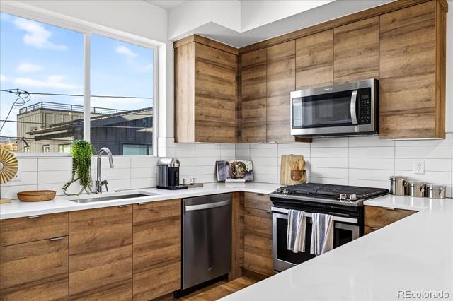3520 W Conejos Place Unit: 11