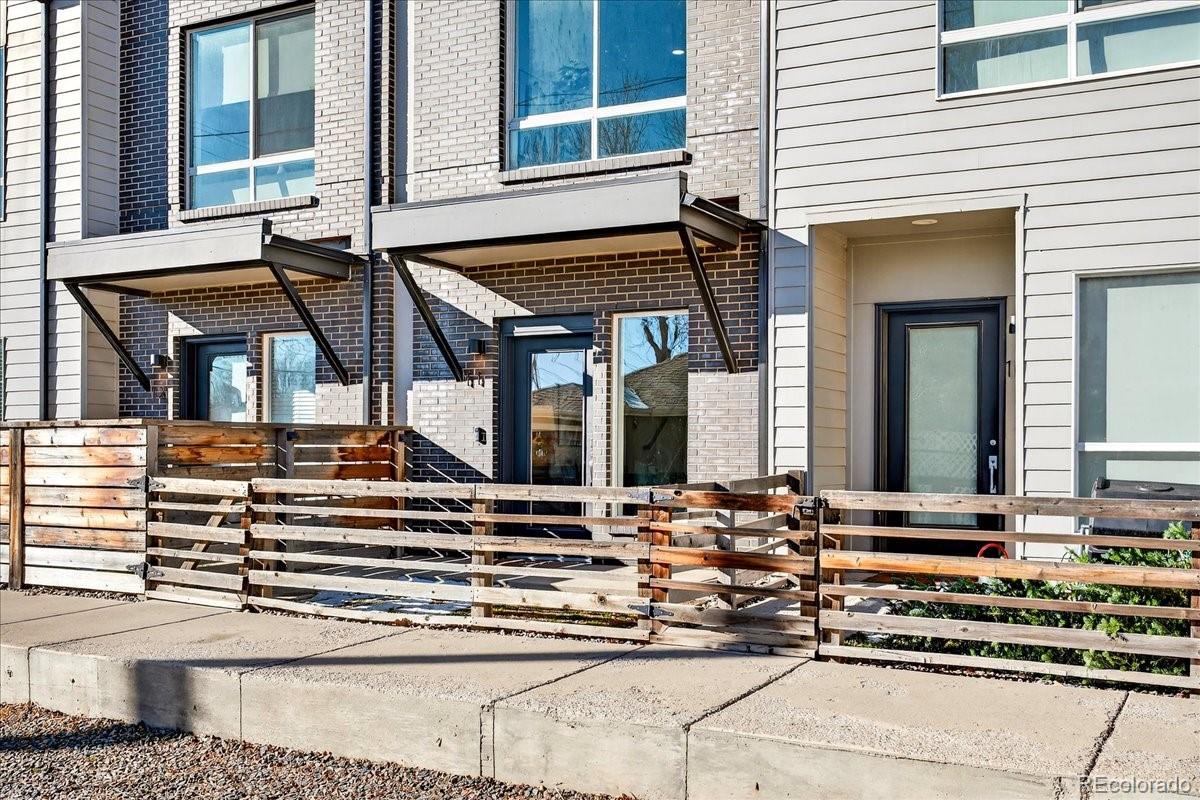 3520 W Conejos Place Unit: 11