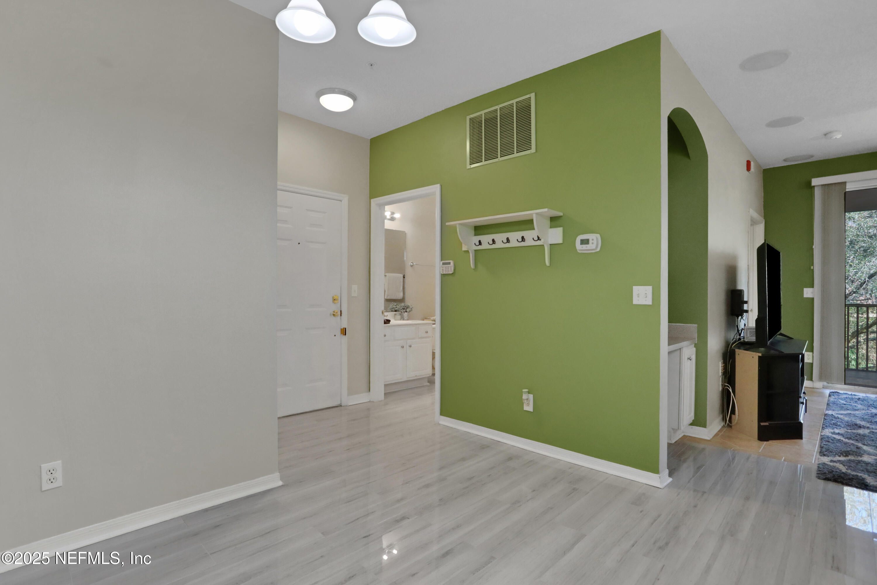 8601 BEACH Boulevard, 324