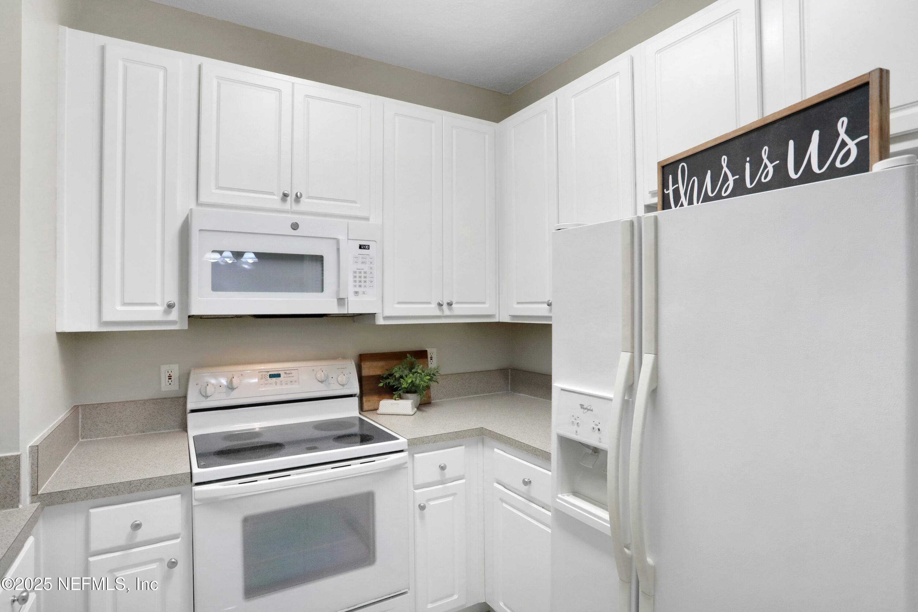 8601 BEACH Boulevard, 324