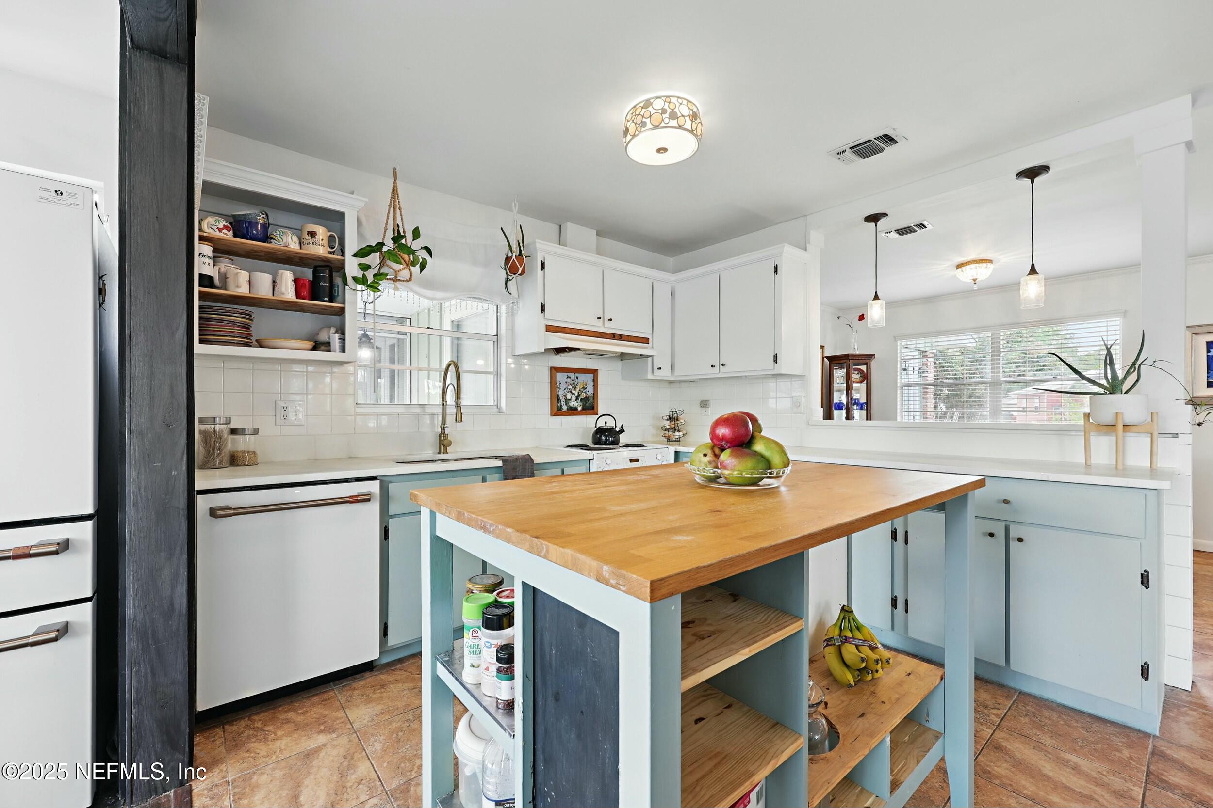 245 COKESBURY Court
