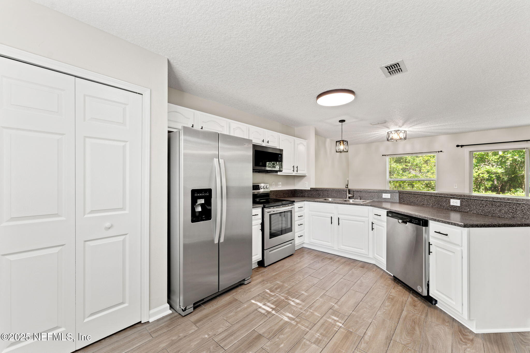 1605 VINELAND Circle, B